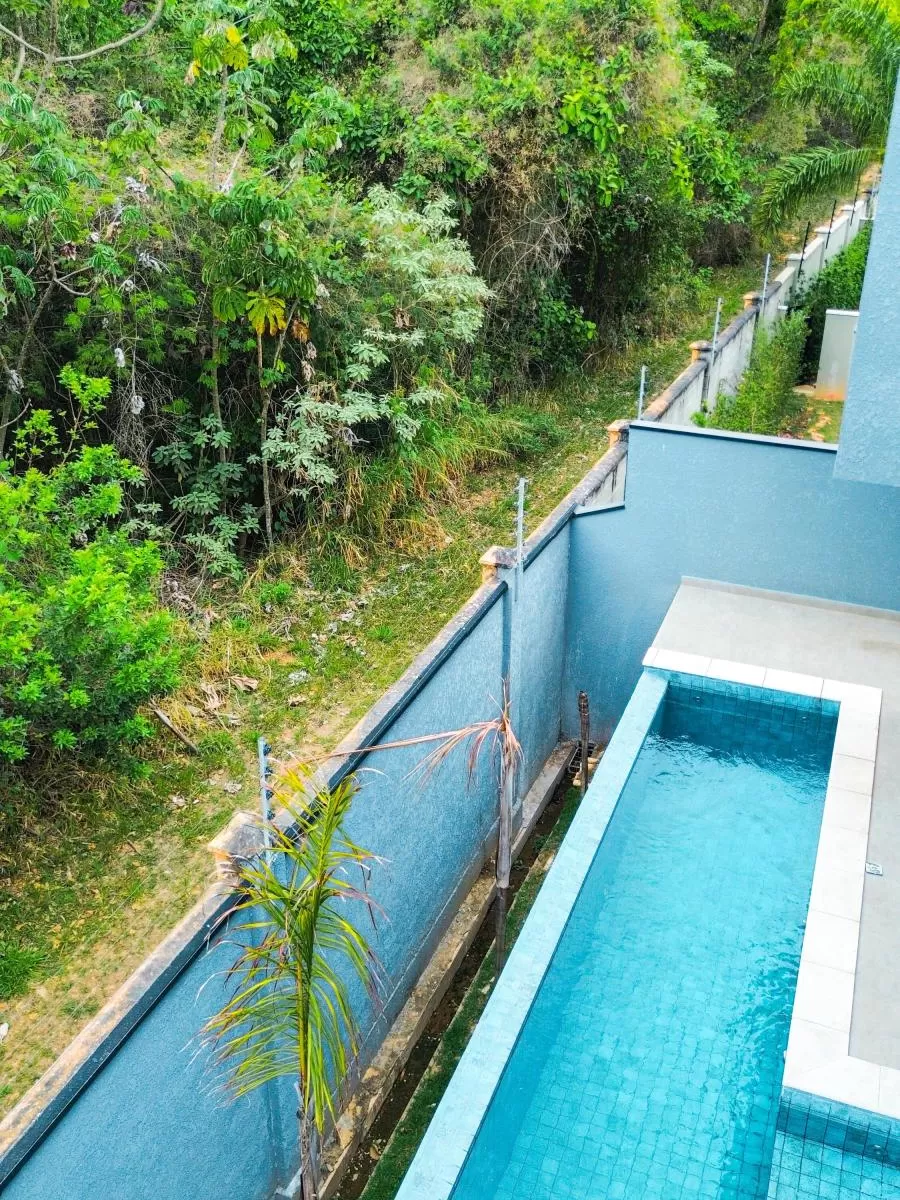 Sobrado à Venda na Modalide de Porteira Fechada com 4 suítes, banheira de imersão e piscina de borda infinita, 328m² em Votorantim/SP no Condomínio Alphaville Nova Esplanada