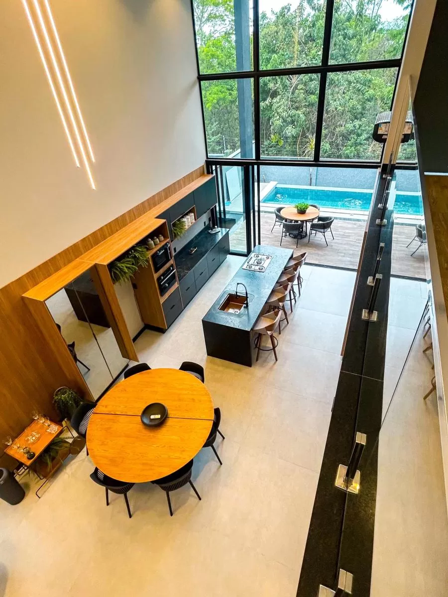 Sobrado à Venda na Modalide de Porteira Fechada com 4 suítes, banheira de imersão e piscina de borda infinita, 328m² em Votorantim/SP no Condomínio Alphaville Nova Esplanada