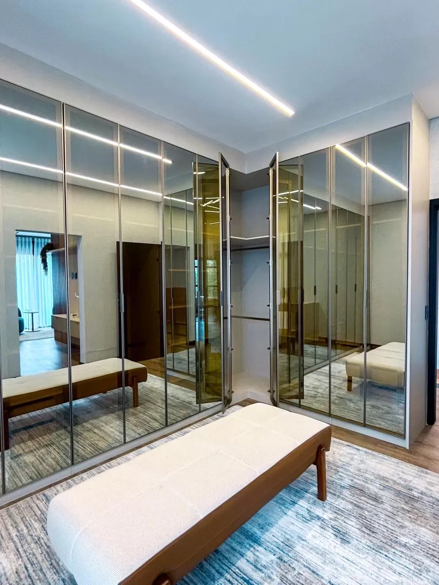 Sobrado à Venda na Modalide de Porteira Fechada com 4 suítes, banheira de imersão e piscina de borda infinita, 328m² em Votorantim/SP no Condomínio Alphaville Nova Esplanada