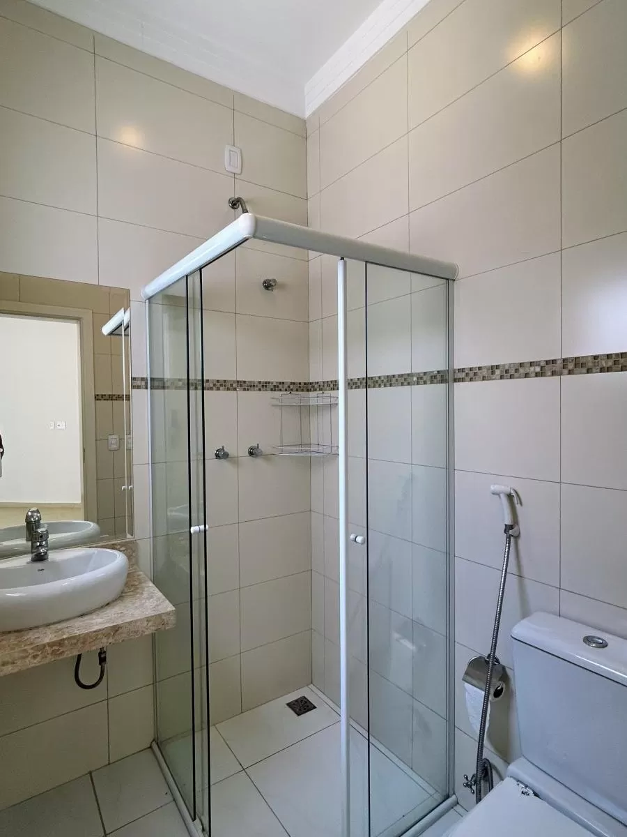 Casa de Esquina à Venda com 3 suítes, escritório e área gourmet com piscina, 232m² no Condomínio Belvedere II em Votorantim/SP