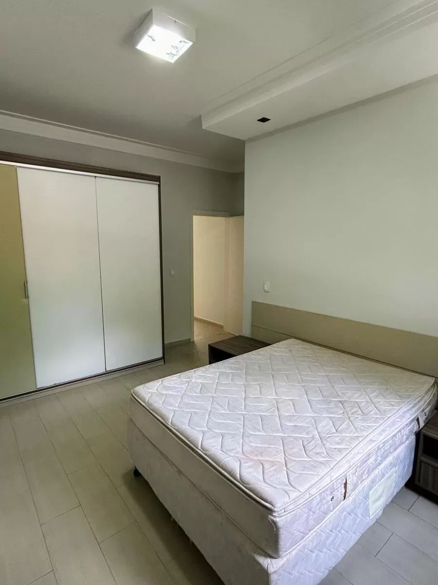 Casa de Esquina à Venda com 3 suítes, escritório e área gourmet com piscina, 232m² no Condomínio Belvedere II em Votorantim/SP