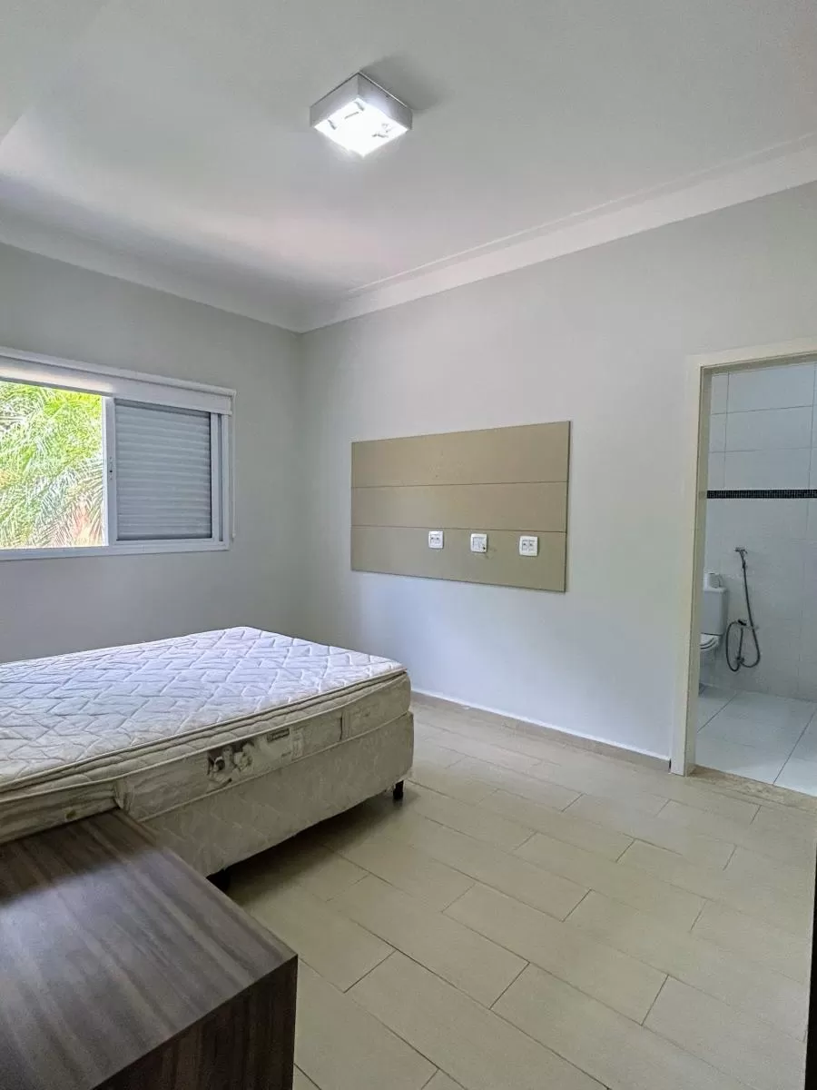 Casa de Esquina à Venda com 3 suítes, escritório e área gourmet com piscina, 232m² no Condomínio Belvedere II em Votorantim/SP