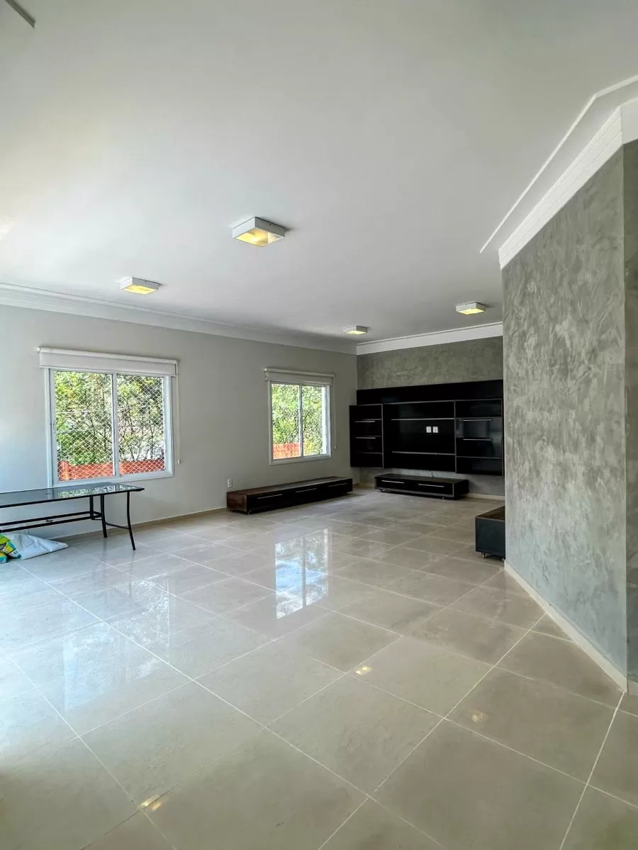 Casa de Esquina à Venda com 3 suítes, escritório e área gourmet com piscina, 232m² no Condomínio Belvedere II em Votorantim/SP