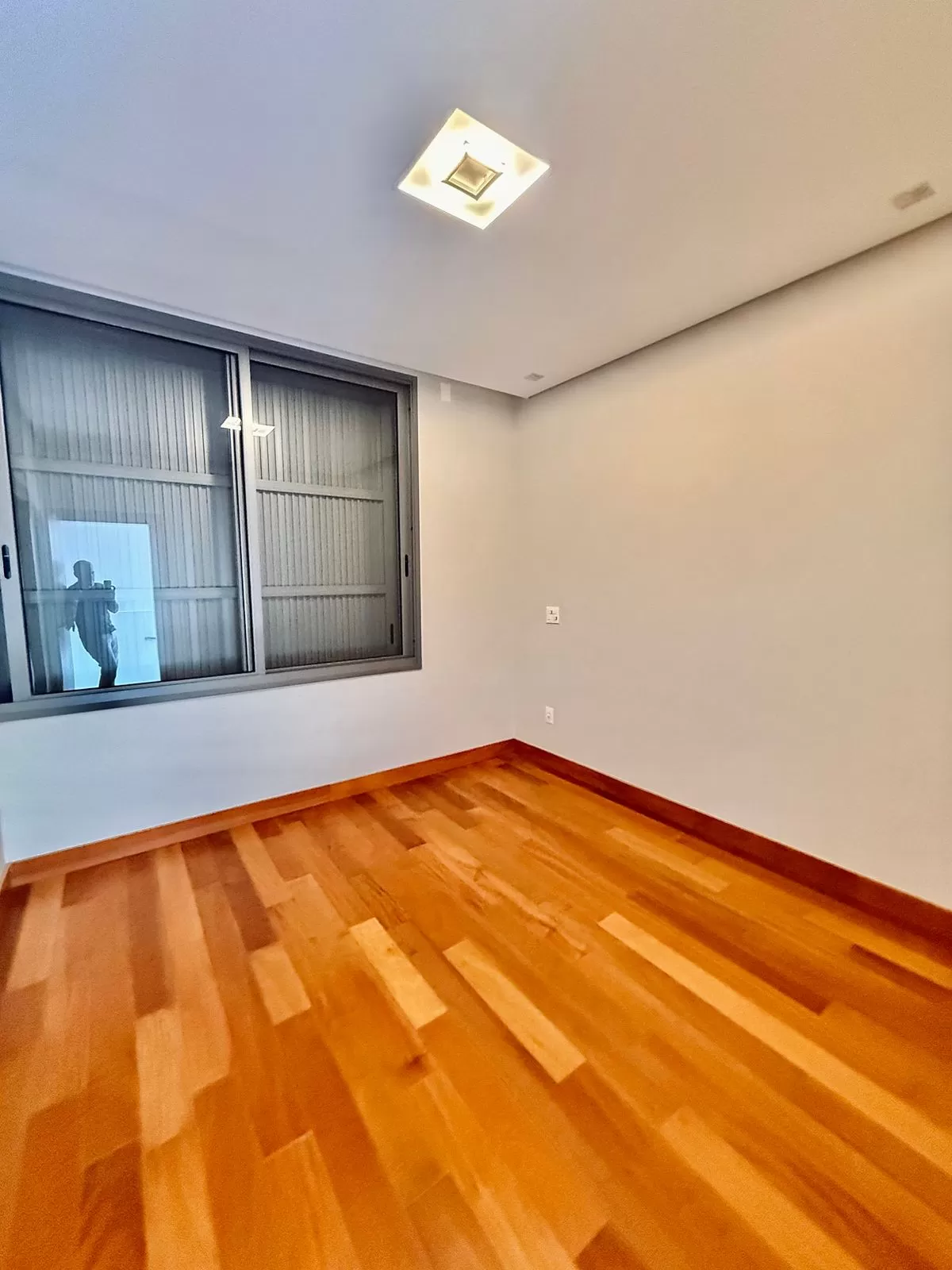 Casa Mobiliada à Venda com 5 suítes sendo 2 com closet e piscina, 480m² no condomínio Alphaville Nova Esplanada 2 em Votorantim/SP