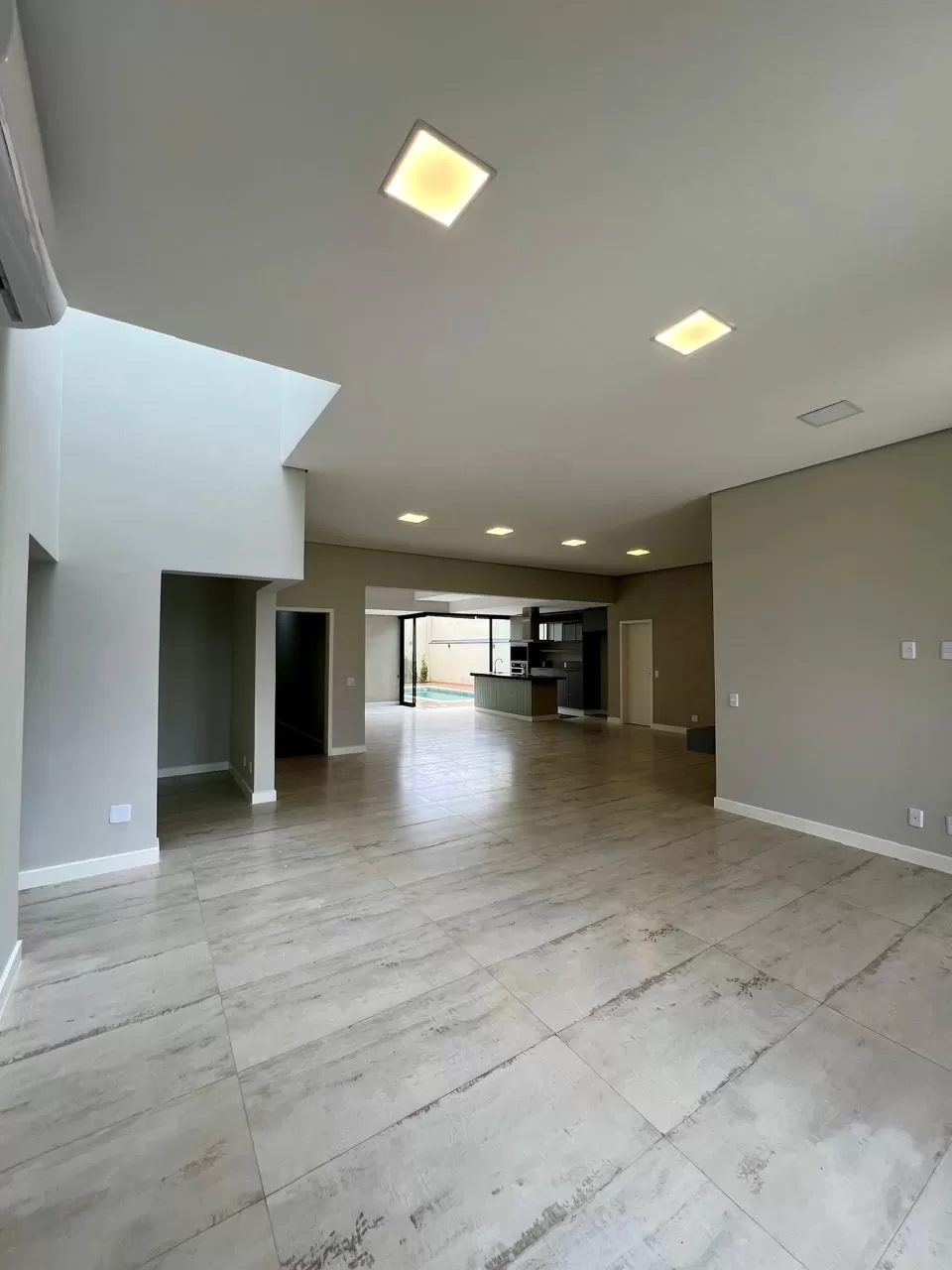 Casa Térrea à Venda com 3 suítes e piscina, 253m² em Votorantim/SP no Condomínio Alphaville Nova Esplanada