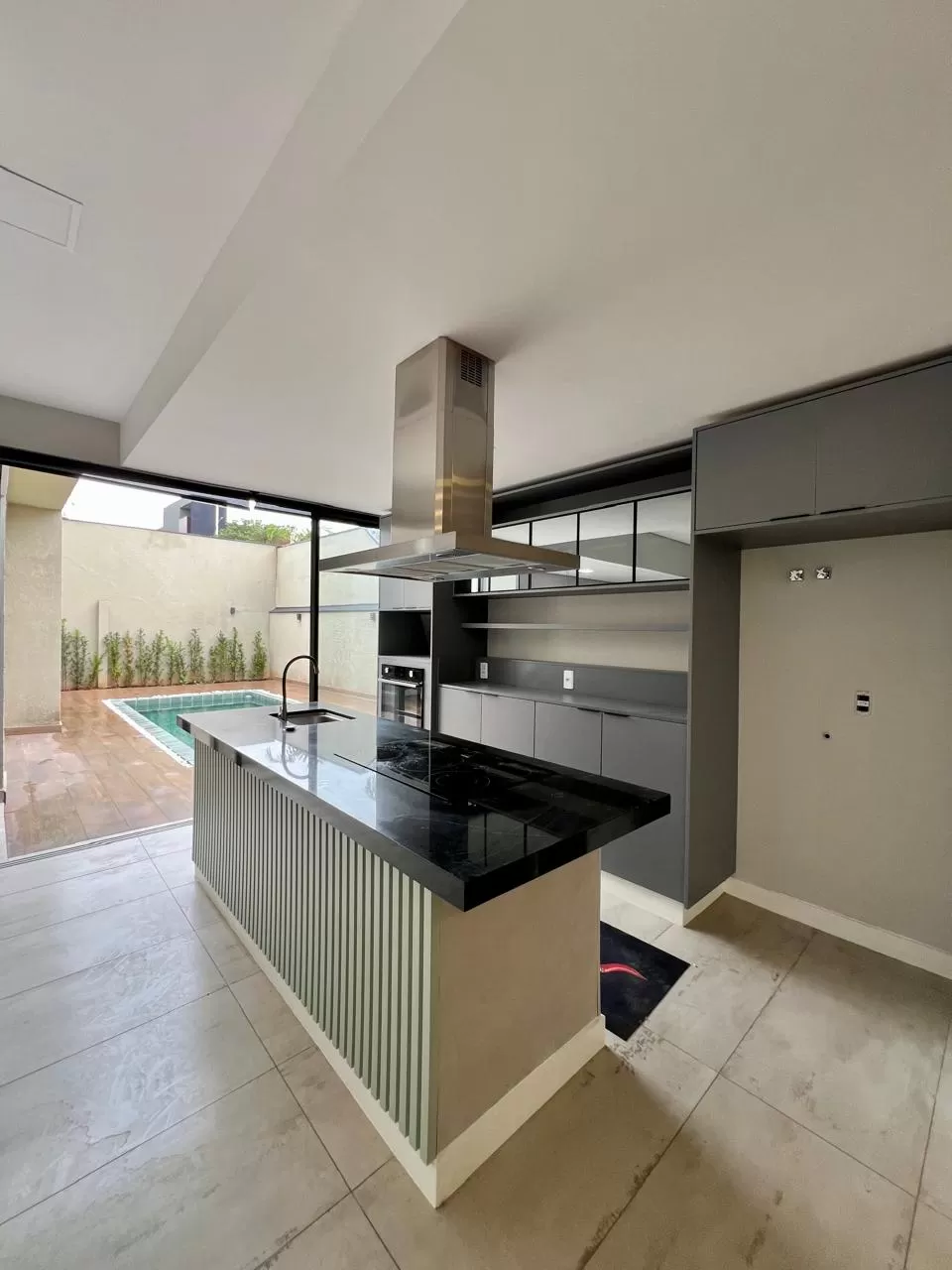 Casa Térrea à Venda com 3 suítes e piscina, 253m² em Votorantim/SP no Condomínio Alphaville Nova Esplanada