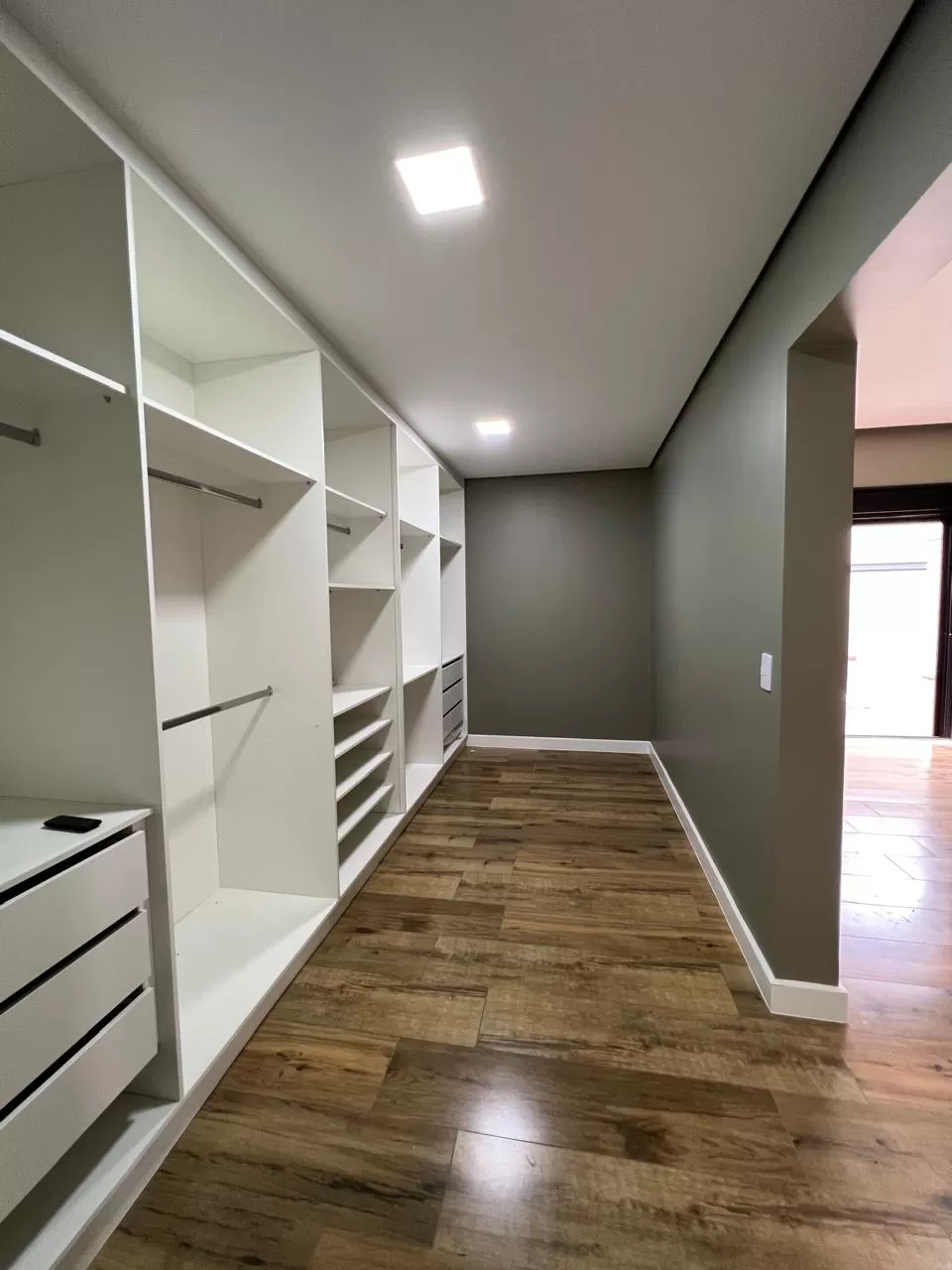 Casa Térrea à Venda com 3 suítes e piscina, 253m² em Votorantim/SP no Condomínio Alphaville Nova Esplanada
