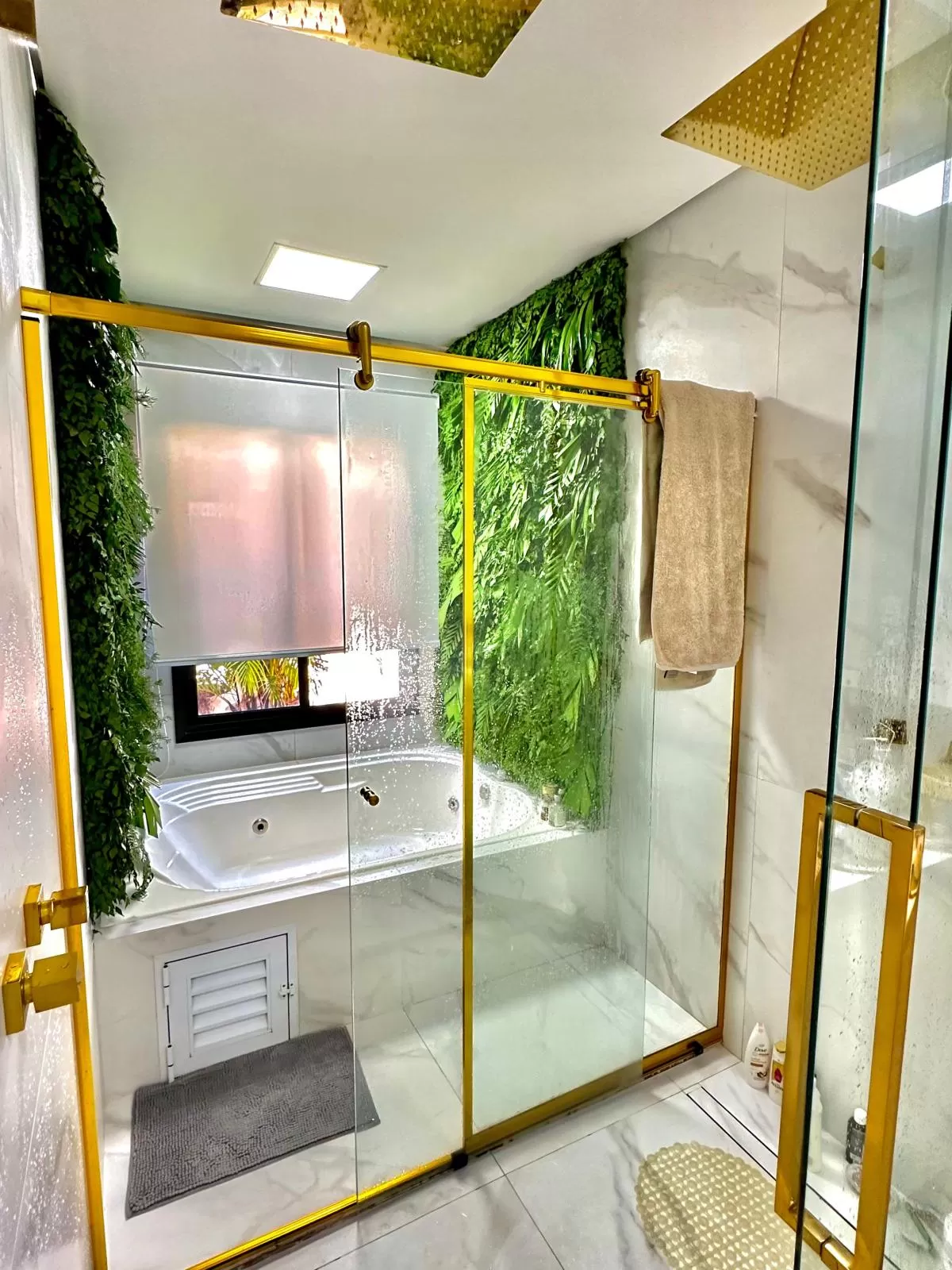 Casa Mobiliada à Venda com 4 quartos sendo 3 suítes e piscina aquecida, 315m² em Votorantim/SP no Condomínio Alphaville Nova Esplanada
