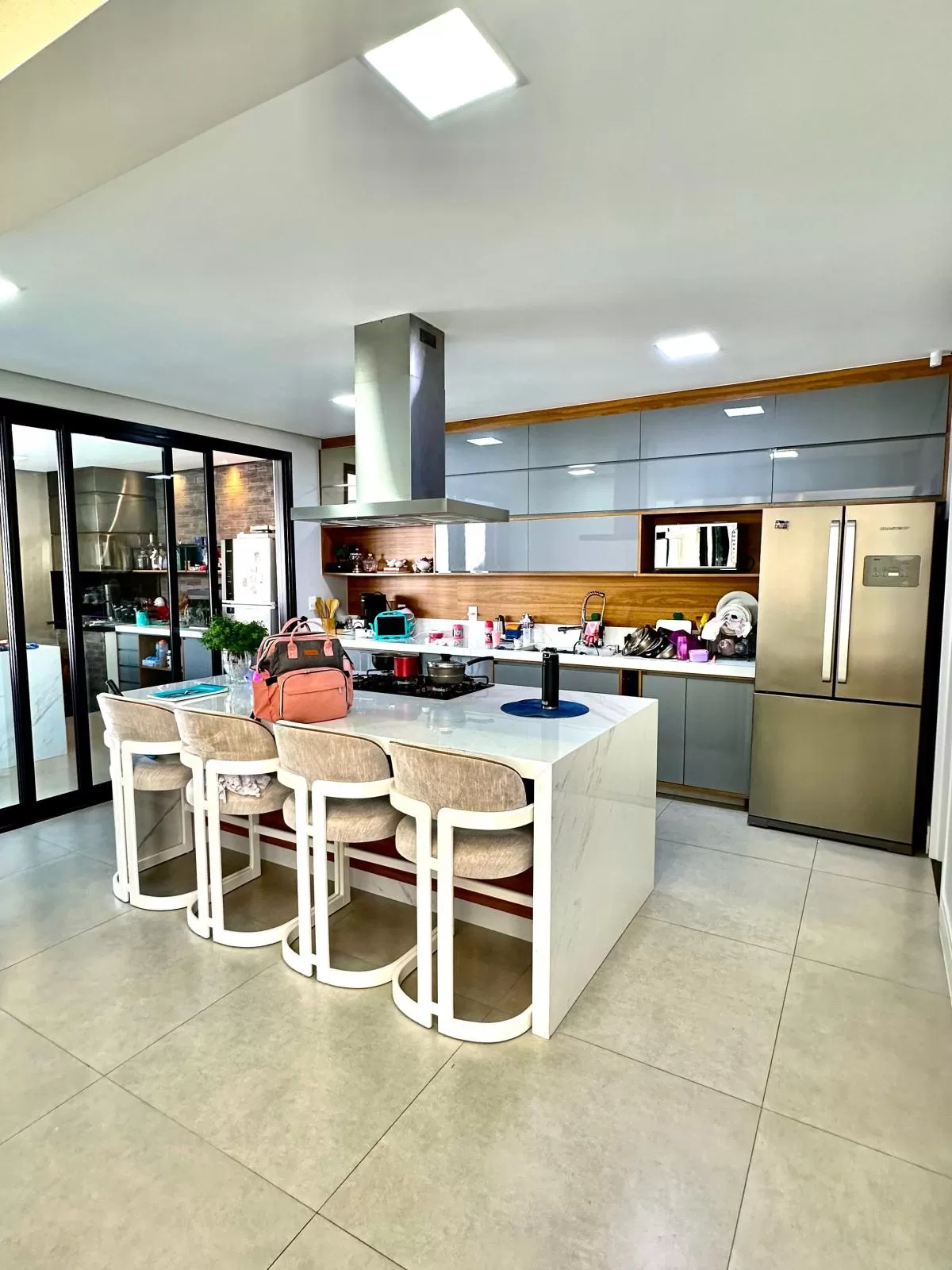 Casa Mobiliada à Venda com 4 quartos sendo 3 suítes e piscina aquecida, 315m² em Votorantim/SP no Condomínio Alphaville Nova Esplanada