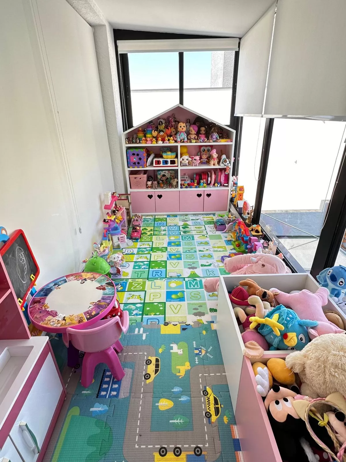 Casa Mobiliada à Venda com 4 quartos sendo 3 suítes e piscina aquecida, 315m² em Votorantim/SP no Condomínio Alphaville Nova Esplanada