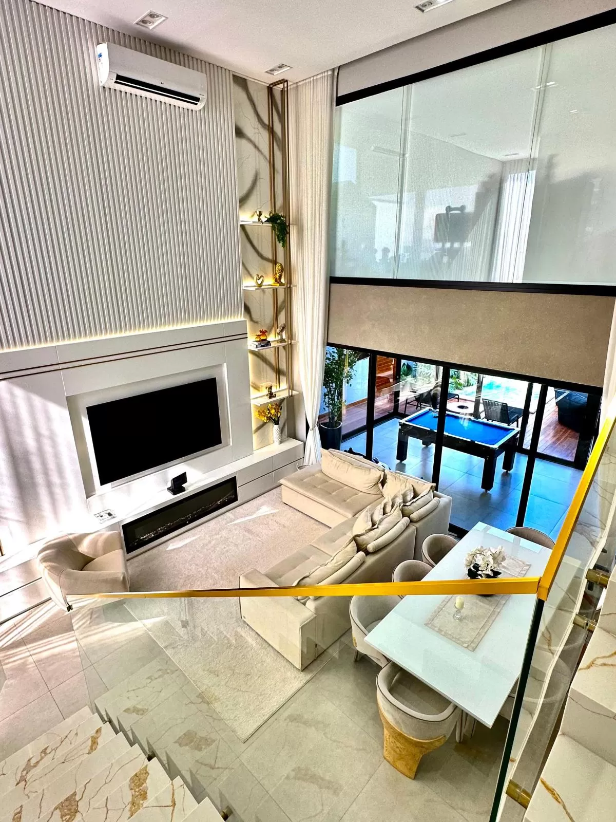 Casa Mobiliada à Venda com 4 quartos sendo 3 suítes e piscina aquecida, 315m² em Votorantim/SP no Condomínio Alphaville Nova Esplanada