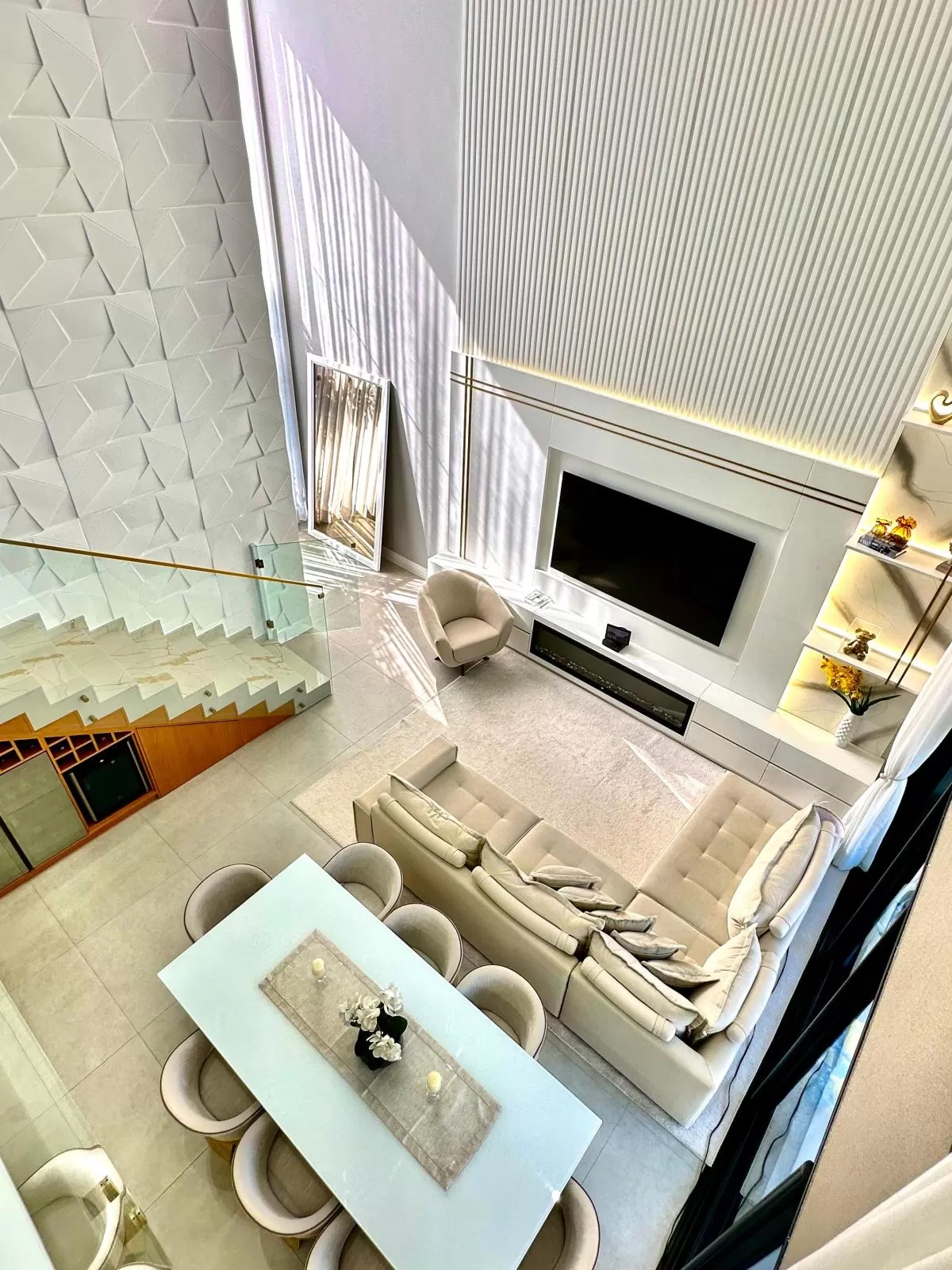 Casa Mobiliada à Venda com 4 quartos sendo 3 suítes e piscina aquecida, 315m² em Votorantim/SP no Condomínio Alphaville Nova Esplanada