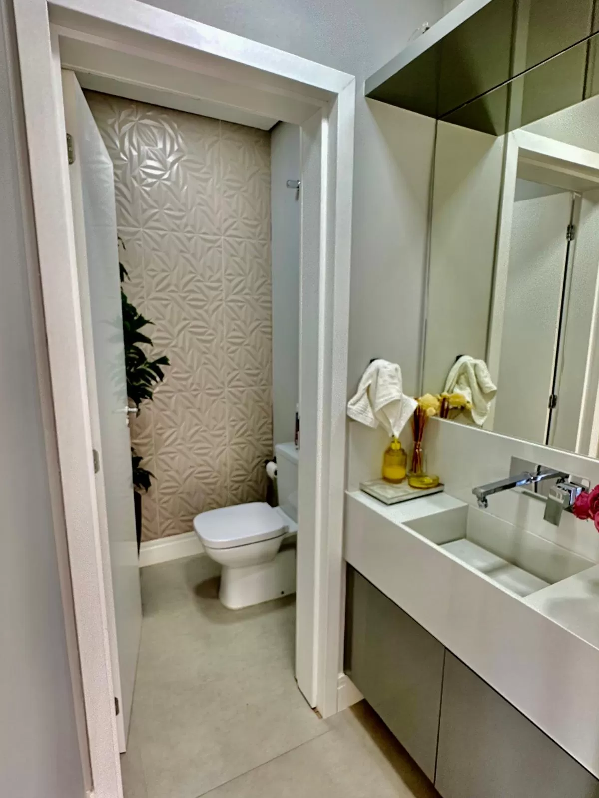 Casa Mobiliada à Venda com 4 quartos sendo 3 suítes e piscina aquecida, 315m² em Votorantim/SP no Condomínio Alphaville Nova Esplanada