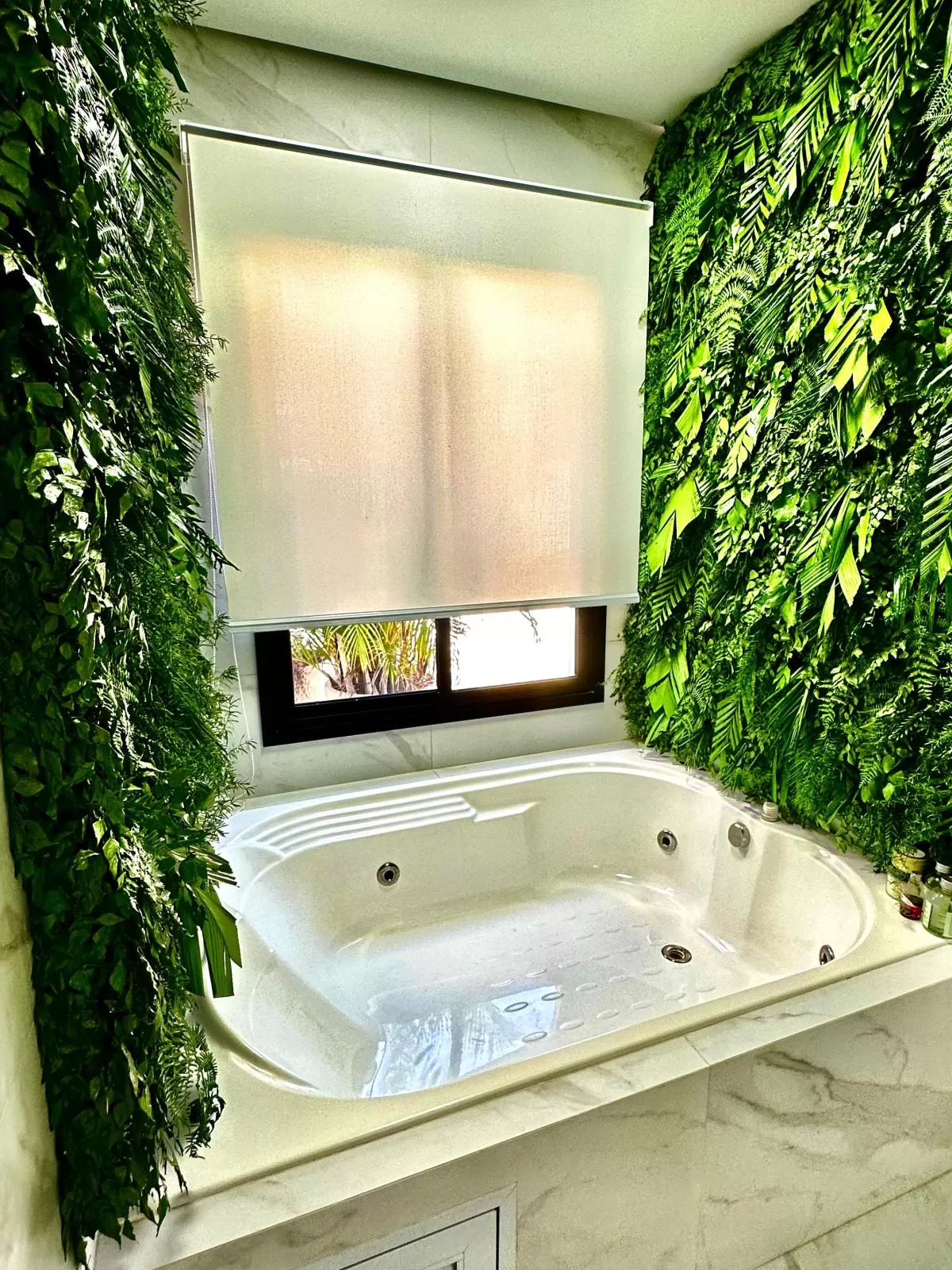 Casa Mobiliada à Venda com 4 quartos sendo 3 suítes e piscina aquecida, 315m² em Votorantim/SP no Condomínio Alphaville Nova Esplanada