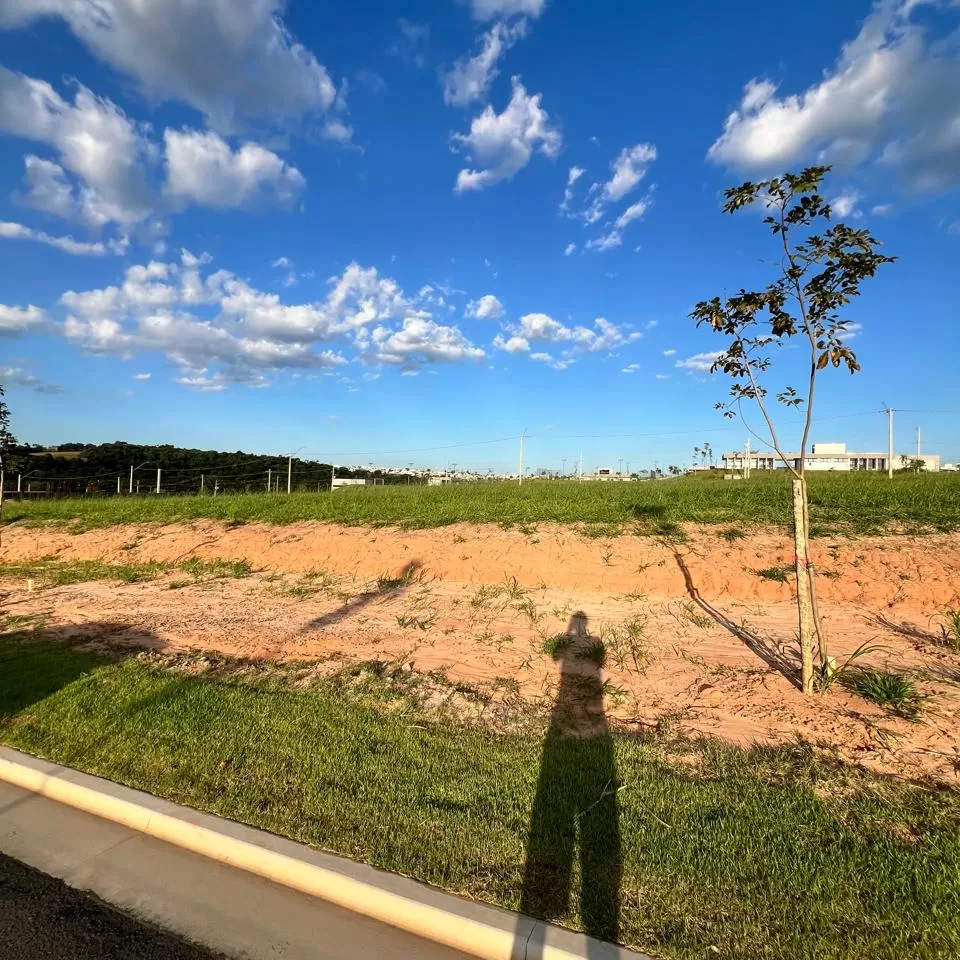 Terreno à Venda próximo à portaria e ao clube, 300m² no Condomínio Terras Alpha em Votorantim/SP