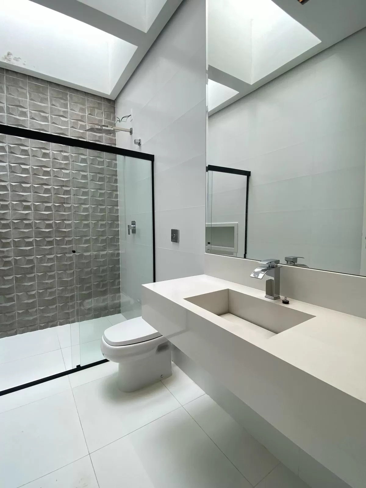Sobrado à Venda com 3 suítes, escritório e piscina, 406m² em Votorantim/SP no Condomínio Alphaville Nova Esplanada