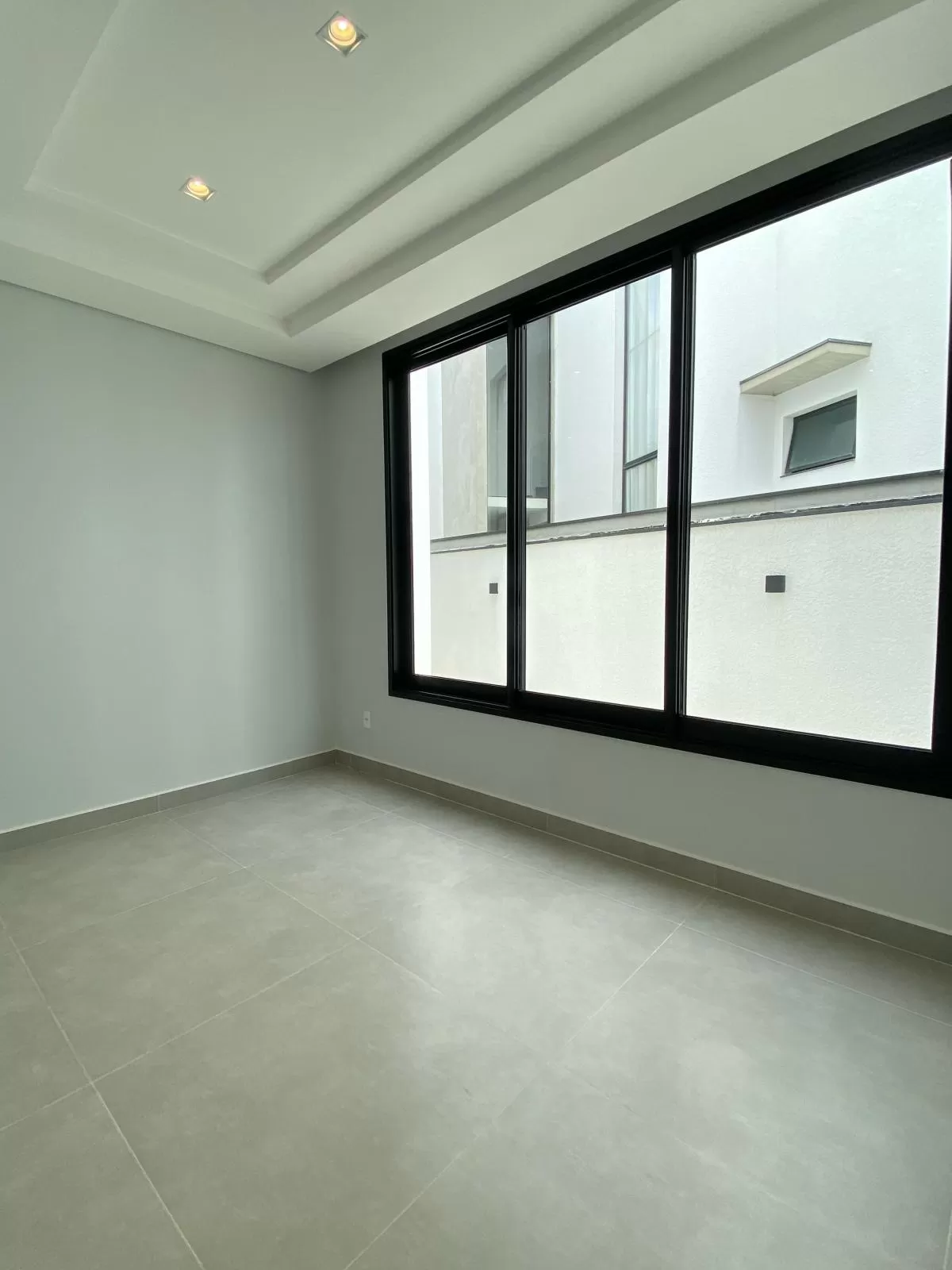 Sobrado à Venda com 3 suítes, escritório e piscina, 406m² em Votorantim/SP no Condomínio Alphaville Nova Esplanada