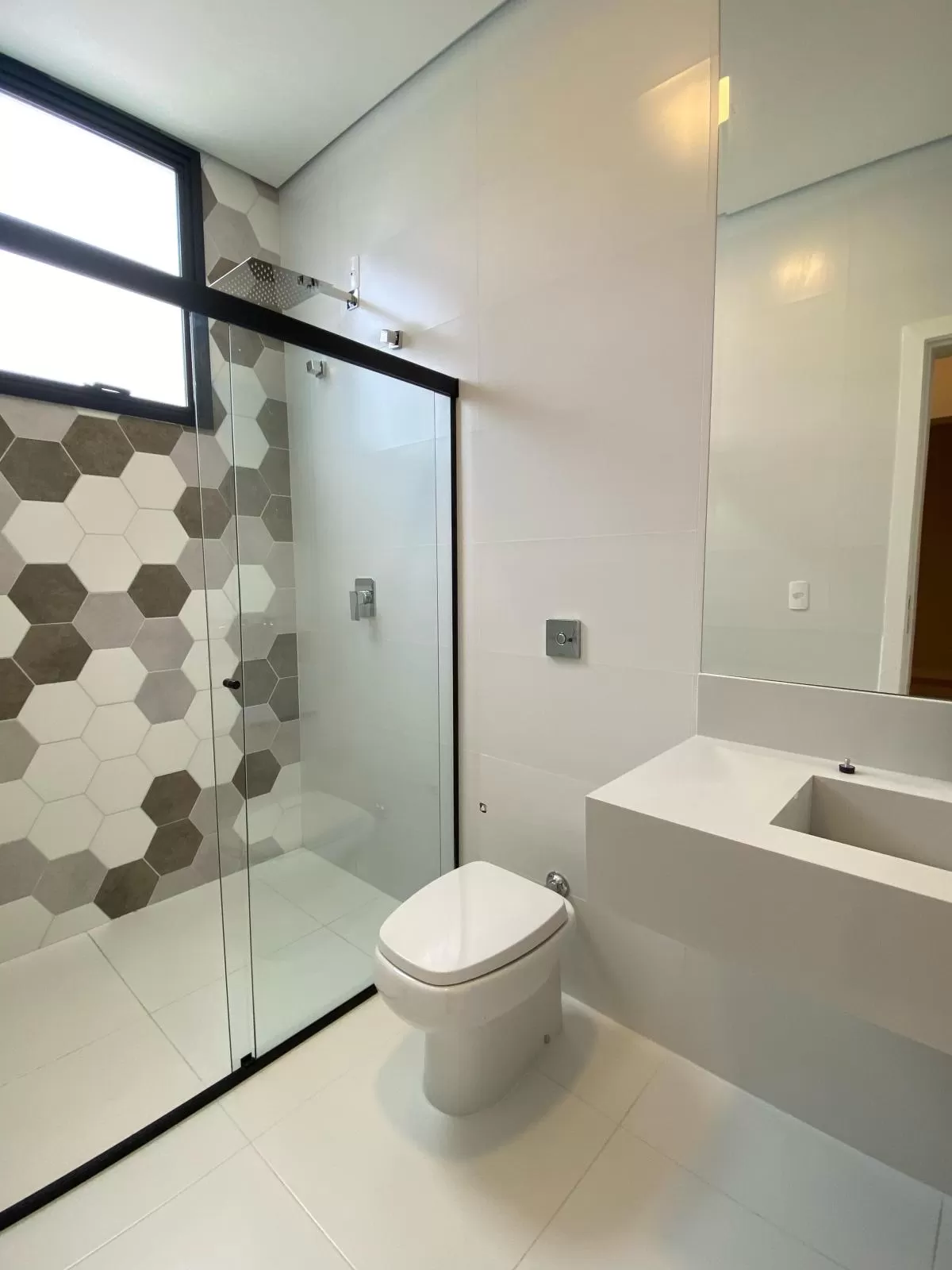 Sobrado à Venda com 3 suítes, escritório e piscina, 406m² em Votorantim/SP no Condomínio Alphaville Nova Esplanada