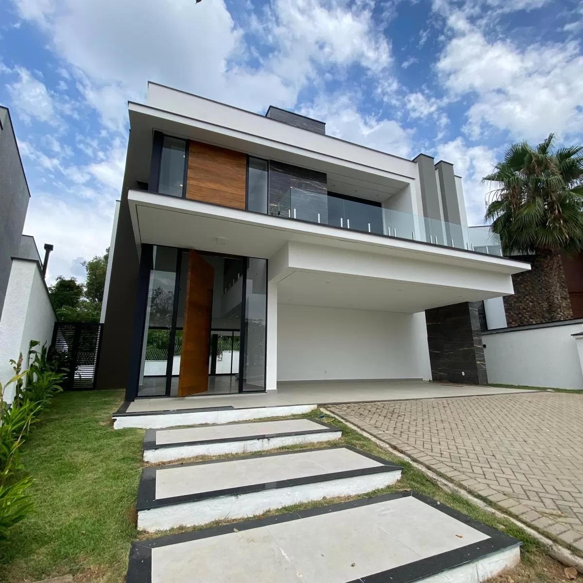 Sobrado à Venda com 3 suítes, escritório e piscina, 406m² em Votorantim/SP no Condomínio Alphaville Nova Esplanada