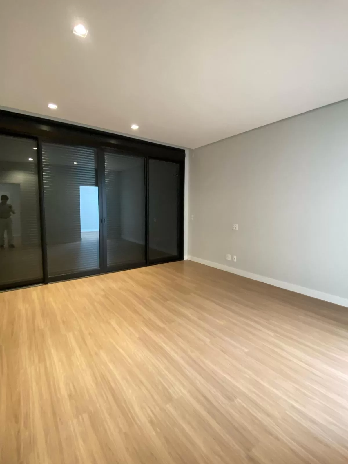 Sobrado à Venda com 3 suítes, escritório e piscina, 406m² em Votorantim/SP no Condomínio Alphaville Nova Esplanada