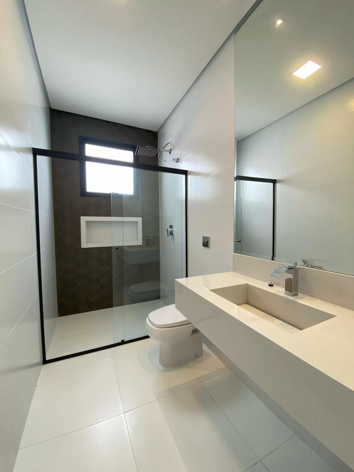 Sobrado à Venda com 3 suítes, escritório e piscina, 406m² em Votorantim/SP no Condomínio Alphaville Nova Esplanada
