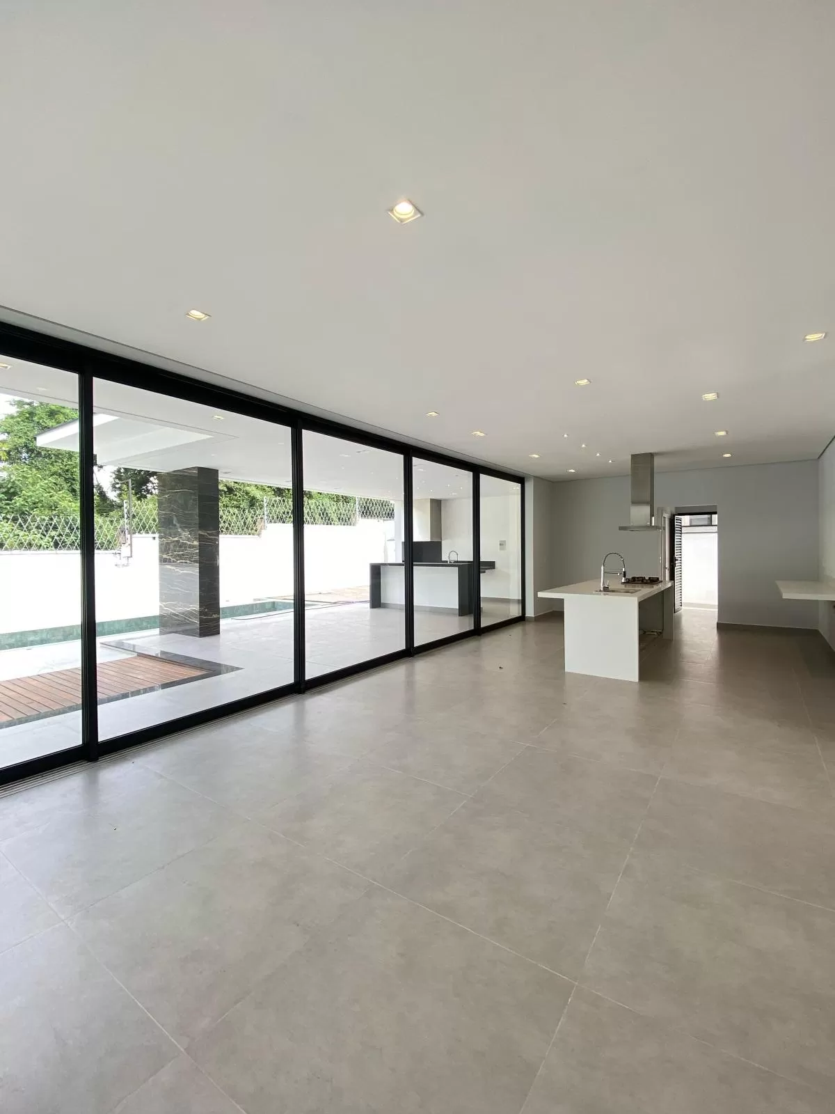 Sobrado à Venda com 3 suítes, escritório e piscina, 406m² em Votorantim/SP no Condomínio Alphaville Nova Esplanada
