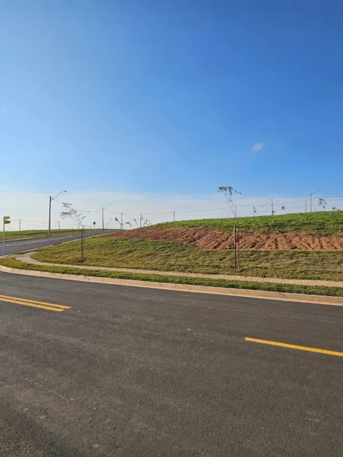Terreno de Esquina à Venda com excelente topografia, 395m² no Condomínio Terras Alpha em Votorantim/SP