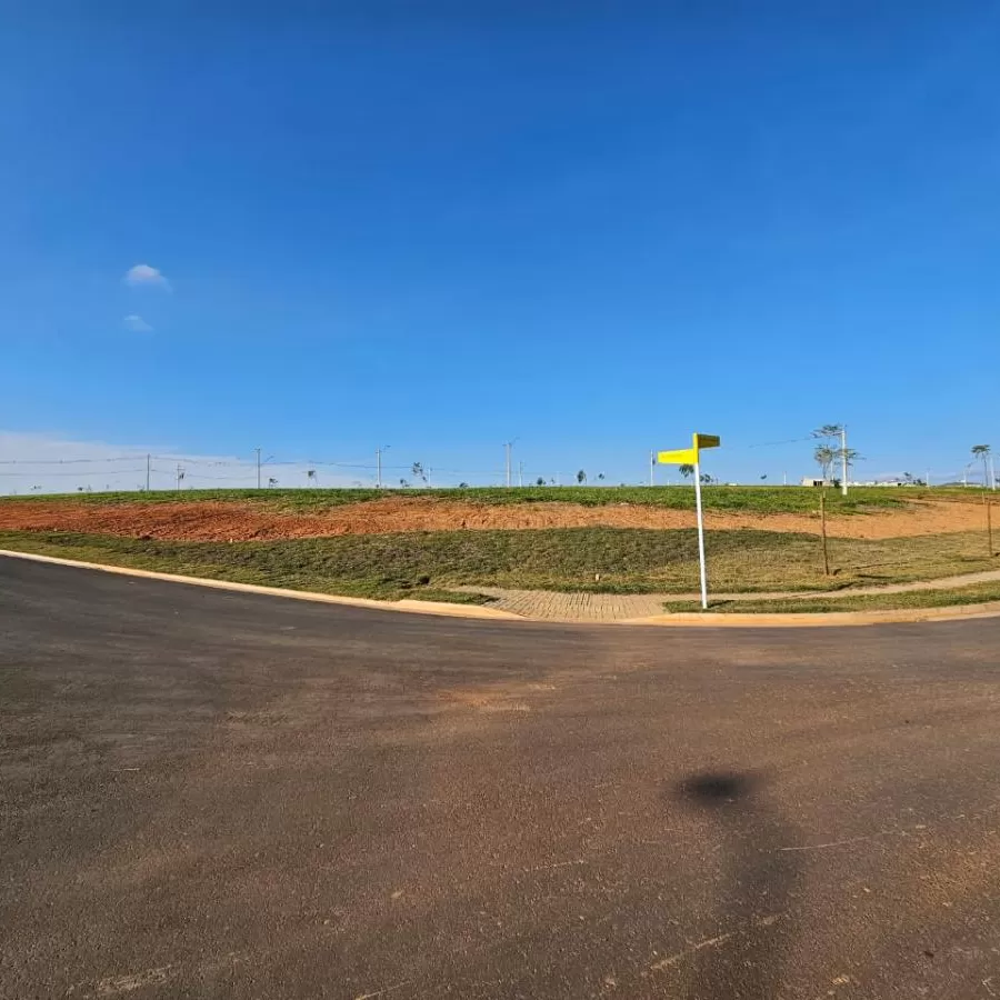 Terreno de Esquina à Venda com excelente topografia, 395m² no Condomínio Terras Alpha em Votorantim/SP
