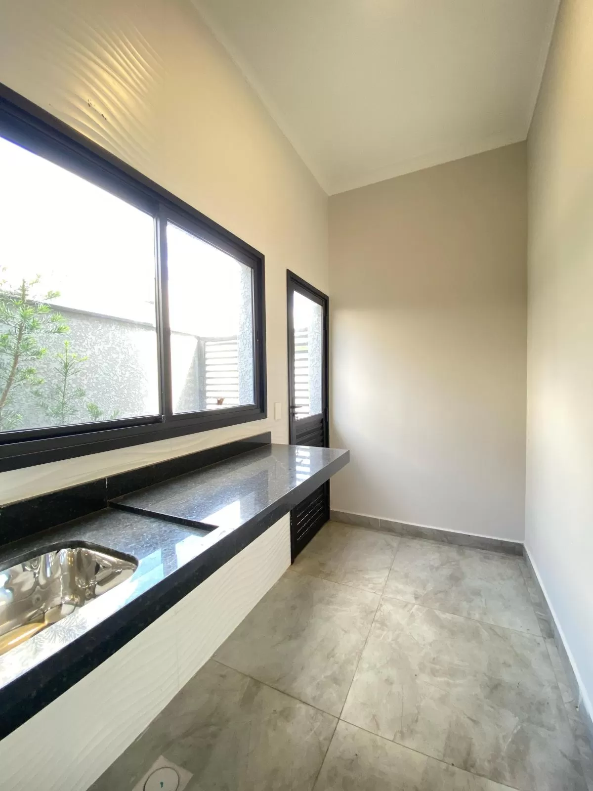Casa à Venda com 3 suítes, escritório, piscina e banheira de hidromassagem, 243m² em Votorantim/SP no Condomínio Alphaville Nova Esplanada