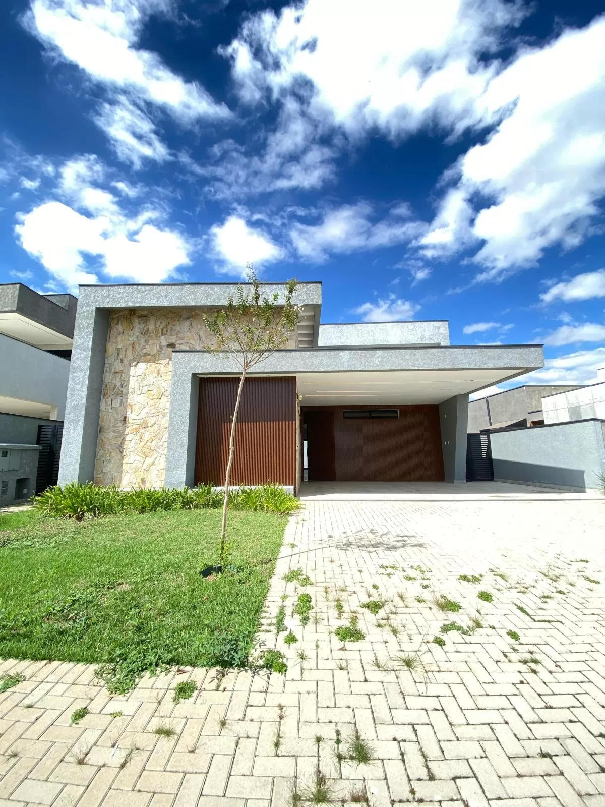 Casa à Venda com 3 suítes, escritório, piscina e banheira de hidromassagem, 243m² em Votorantim/SP no Condomínio Alphaville Nova Esplanada