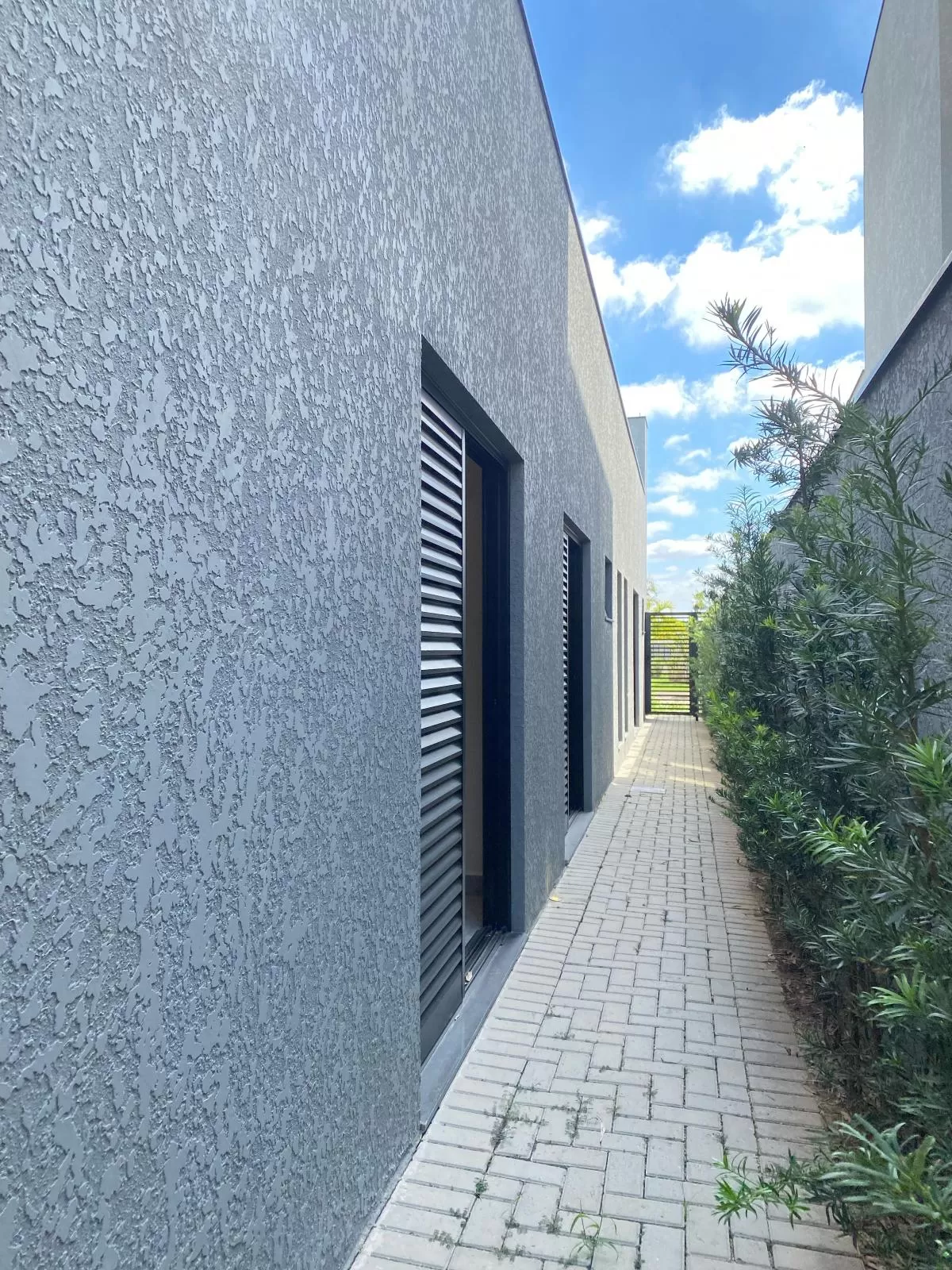 Casa à Venda com 3 suítes, escritório, piscina e banheira de hidromassagem, 243m² em Votorantim/SP no Condomínio Alphaville Nova Esplanada