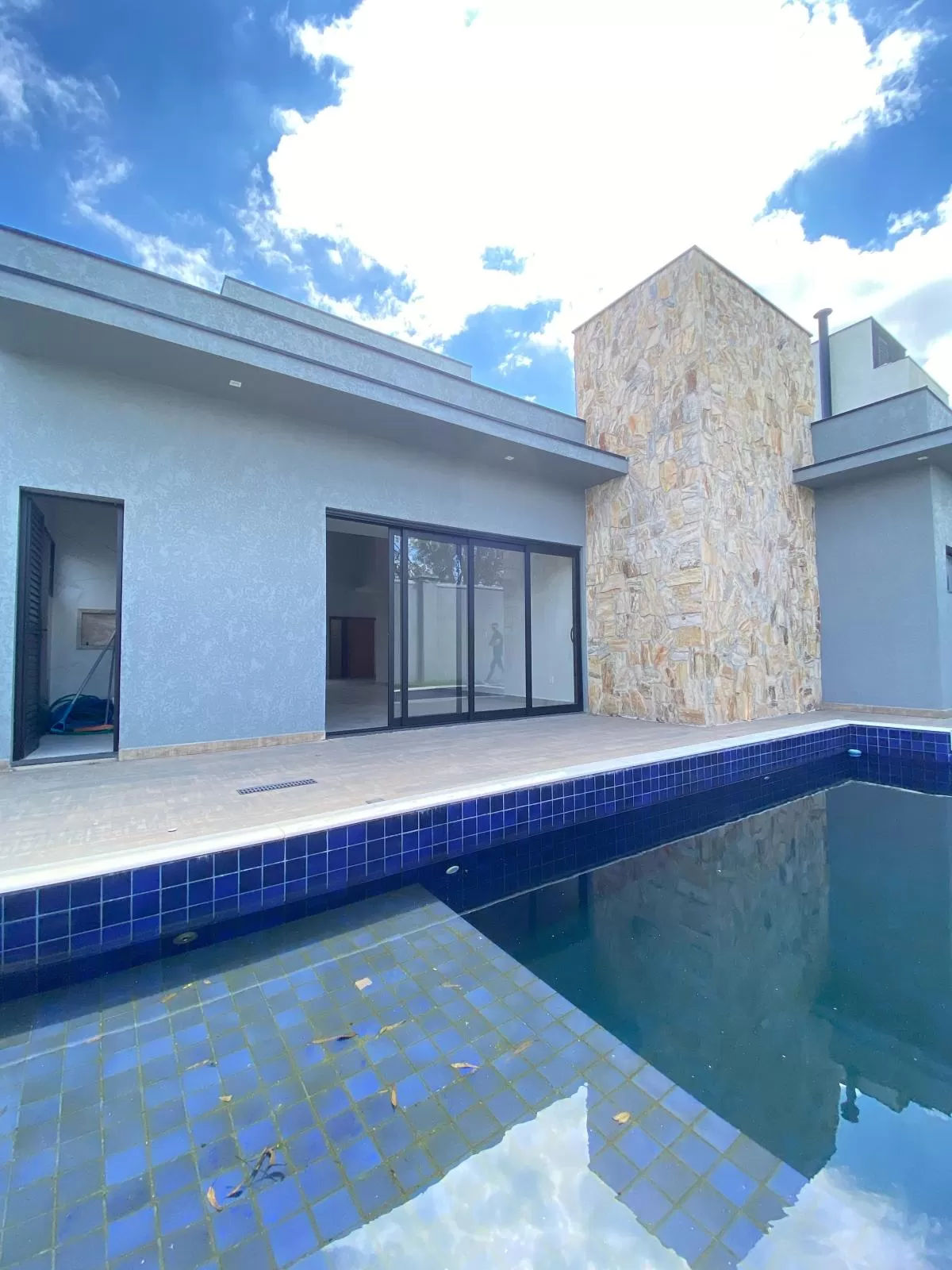 Casa à Venda com 3 suítes, escritório, piscina e banheira de hidromassagem, 243m² em Votorantim/SP no Condomínio Alphaville Nova Esplanada
