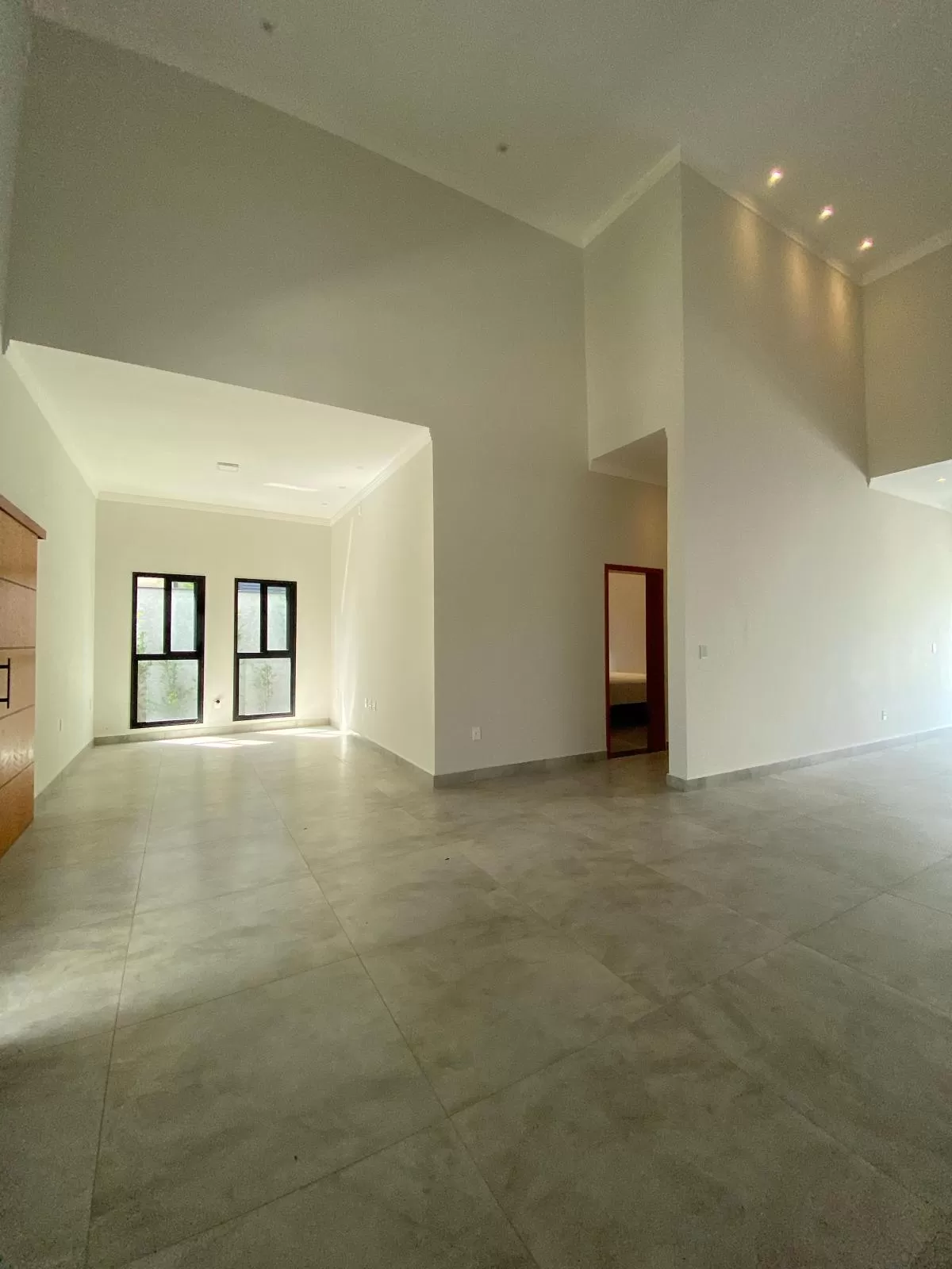 Casa à Venda com 3 suítes, escritório, piscina e banheira de hidromassagem, 243m² em Votorantim/SP no Condomínio Alphaville Nova Esplanada