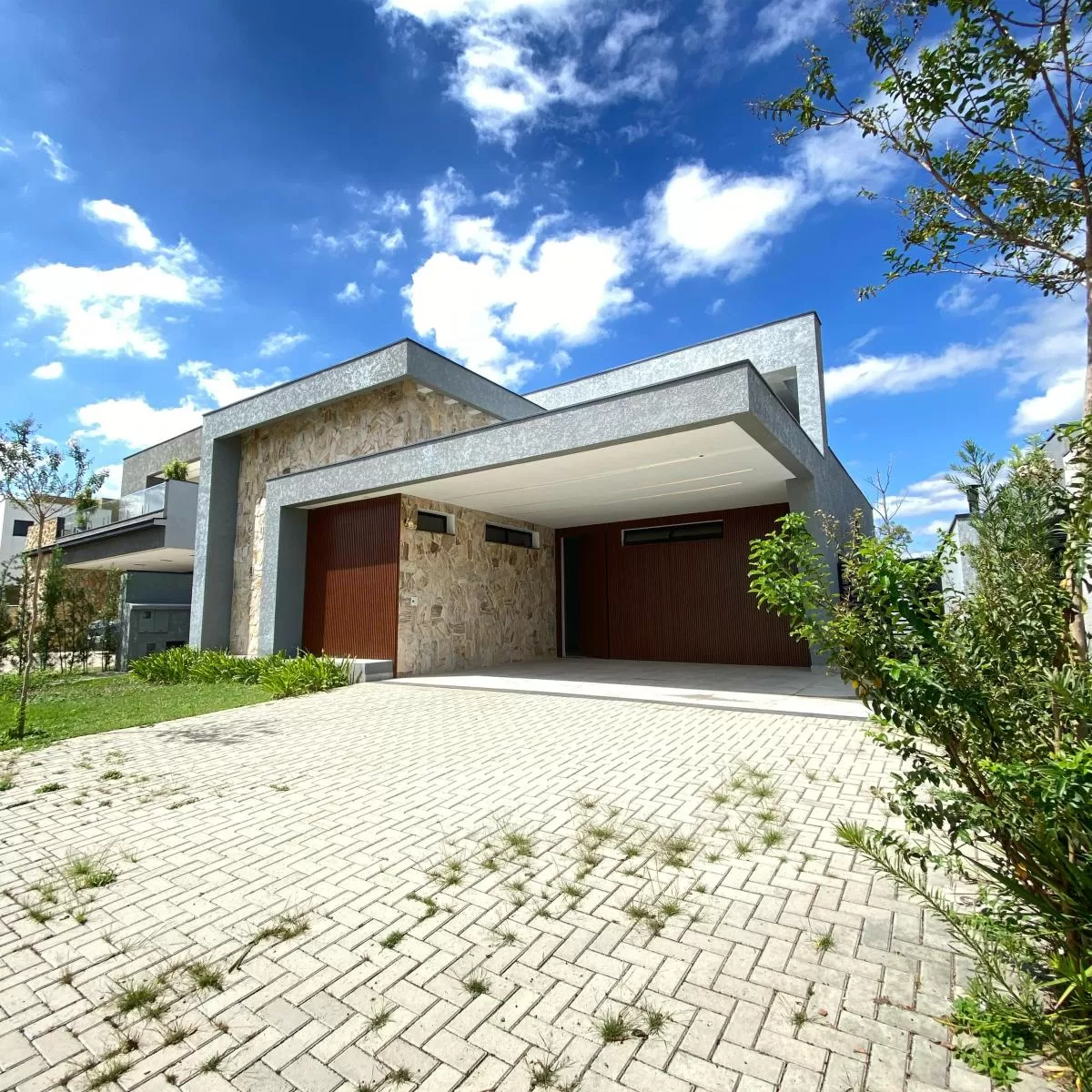 Casa à Venda com 3 suítes, escritório, piscina e banheira de hidromassagem, 243m² em Votorantim/SP no Condomínio Alphaville Nova Esplanada