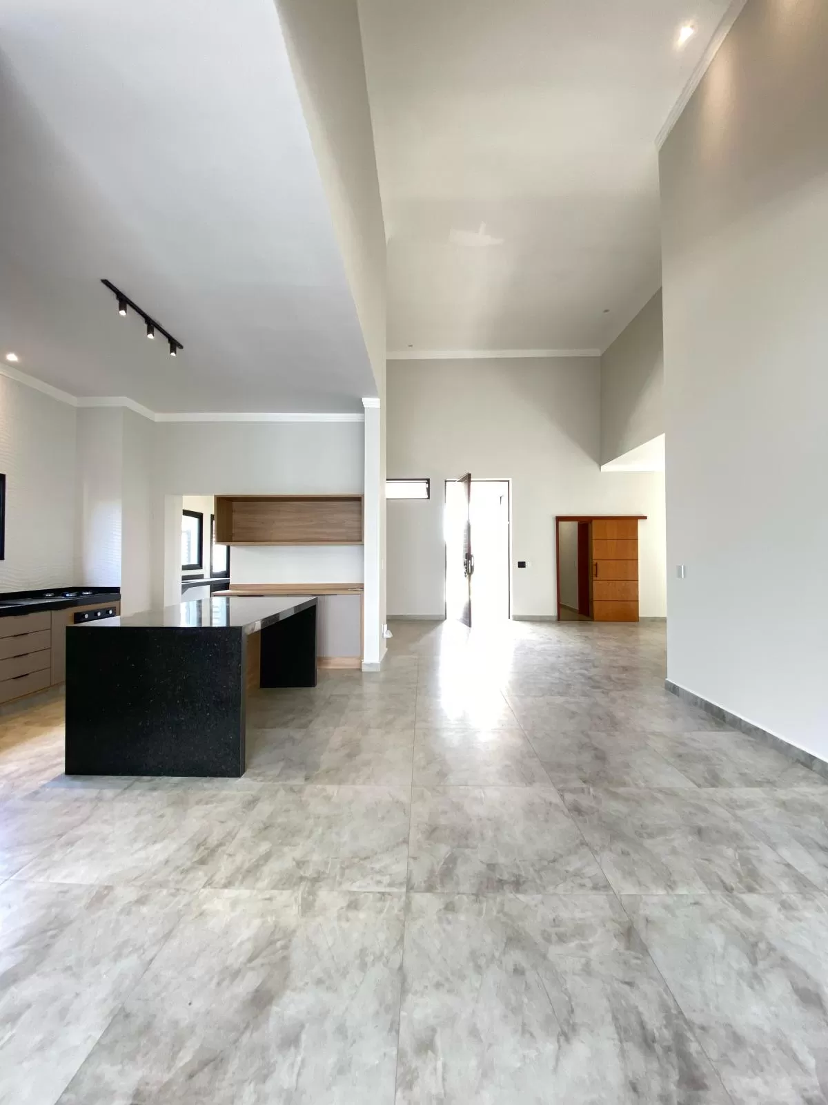 Casa à Venda com 3 suítes, escritório, piscina e banheira de hidromassagem, 243m² em Votorantim/SP no Condomínio Alphaville Nova Esplanada