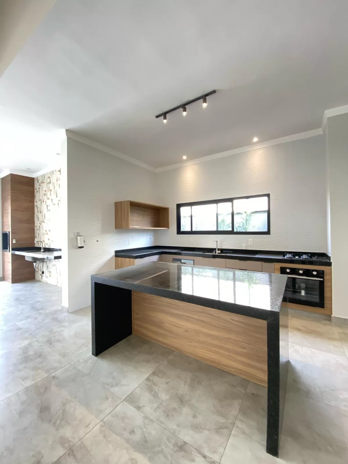 Casa à Venda com 3 suítes, escritório, piscina e banheira de hidromassagem, 243m² em Votorantim/SP no Condomínio Alphaville Nova Esplanada