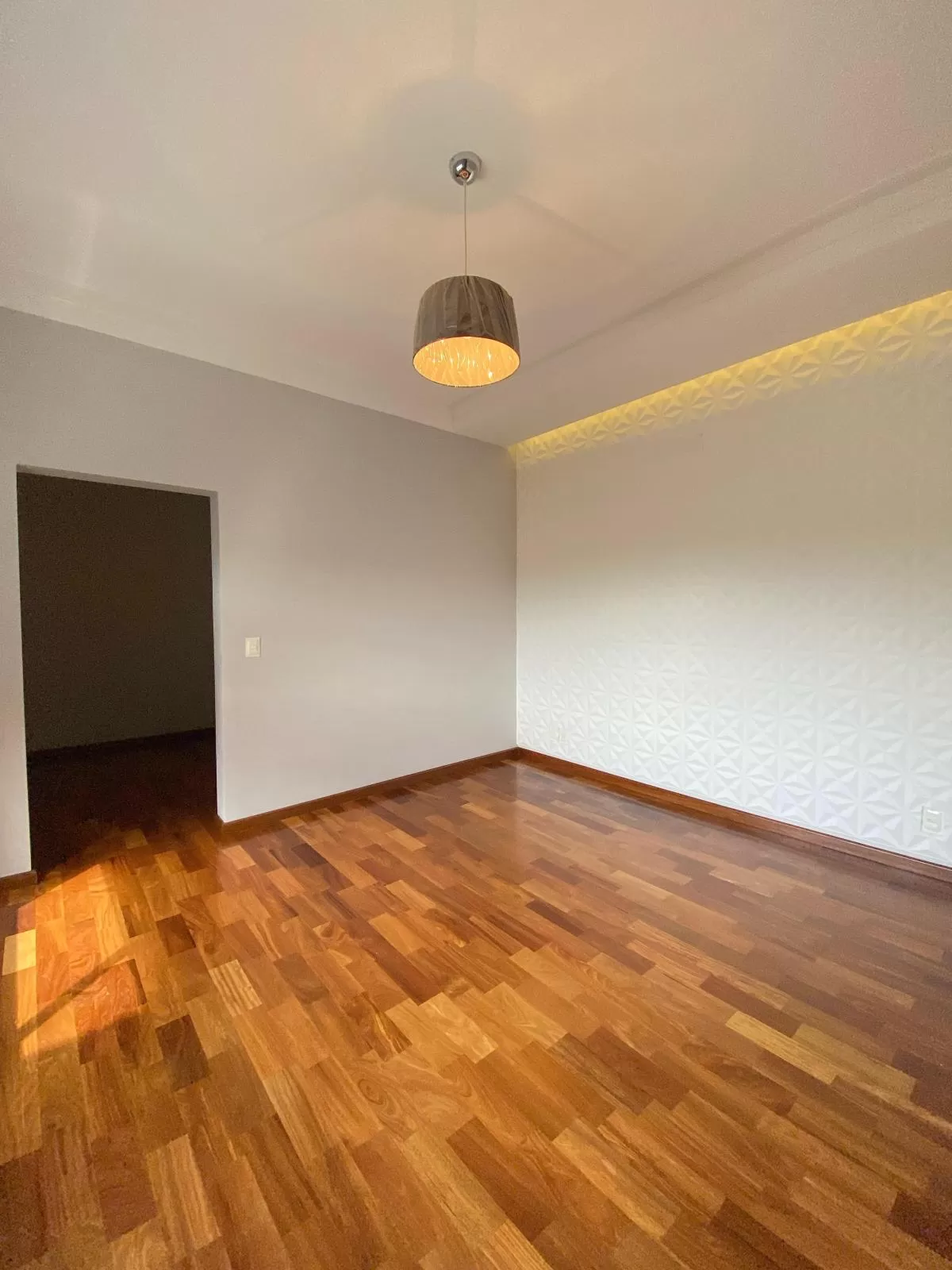 Sobrado à Venda com 4 suítes, escritório e piscina aquecida, 400m² em Votorantim/SP no Condomínio Alphaville Nova Esplanada