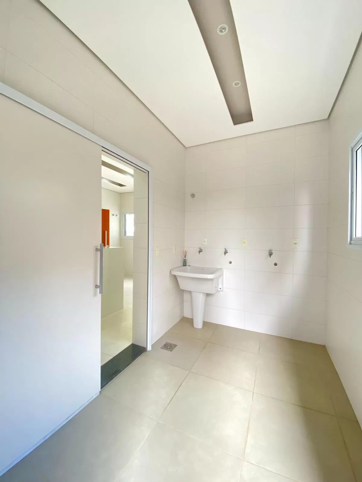 Sobrado à Venda com 4 suítes, escritório e piscina aquecida, 400m² em Votorantim/SP no Condomínio Alphaville Nova Esplanada
