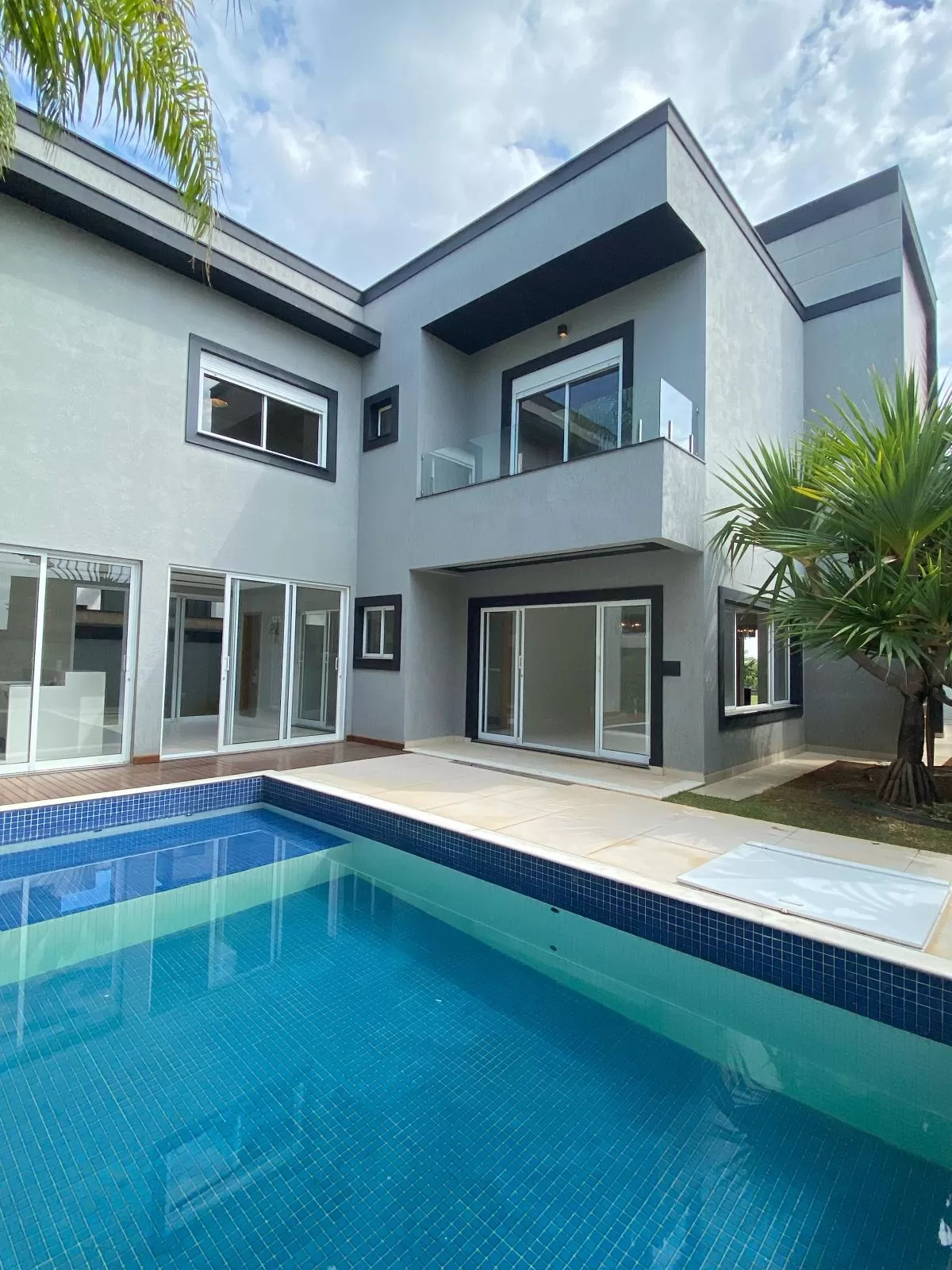 Sobrado à Venda com 4 suítes, escritório e piscina aquecida, 400m² em Votorantim/SP no Condomínio Alphaville Nova Esplanada