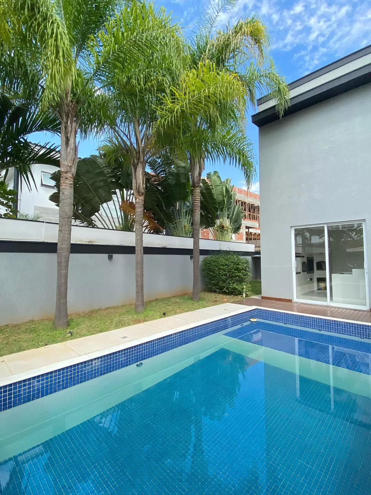 Sobrado à Venda com 4 suítes, escritório e piscina aquecida, 400m² em Votorantim/SP no Condomínio Alphaville Nova Esplanada