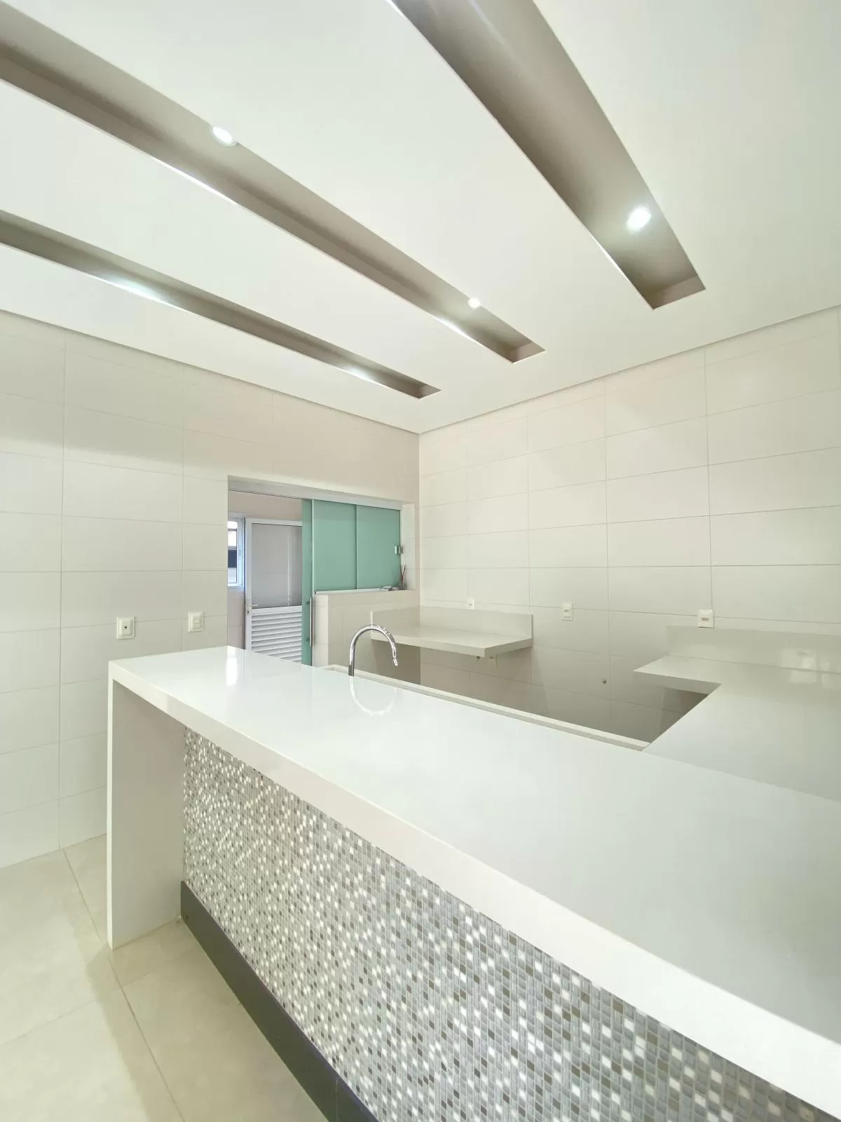 Sobrado à Venda com 4 suítes, escritório e piscina aquecida, 400m² em Votorantim/SP no Condomínio Alphaville Nova Esplanada