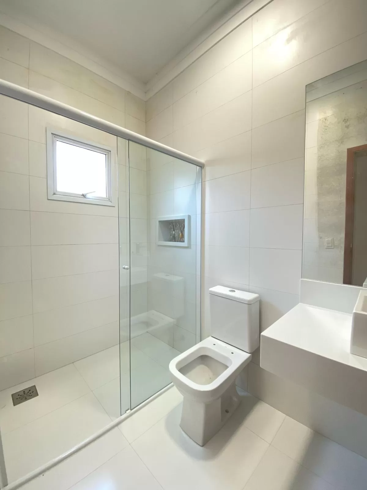 Sobrado à Venda com 4 suítes, escritório e piscina aquecida, 400m² em Votorantim/SP no Condomínio Alphaville Nova Esplanada
