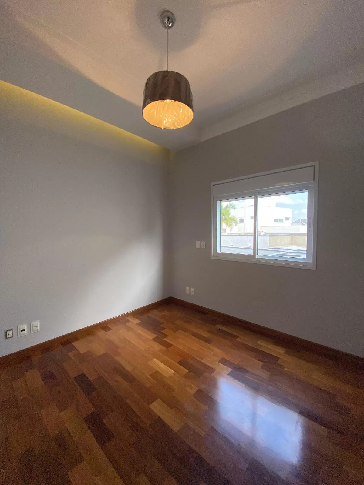 Sobrado à Venda com 4 suítes, escritório e piscina aquecida, 400m² em Votorantim/SP no Condomínio Alphaville Nova Esplanada