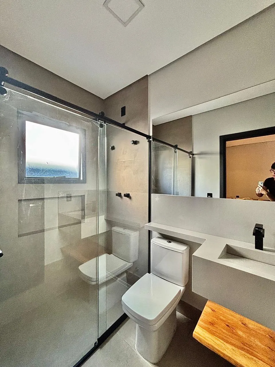 Sobrado à Venda com 4 suítes, móveis planejados e sala de home-theater, 342m² no Condomínio Alphaville Nova Esplanada 4 em Votorantim/SP