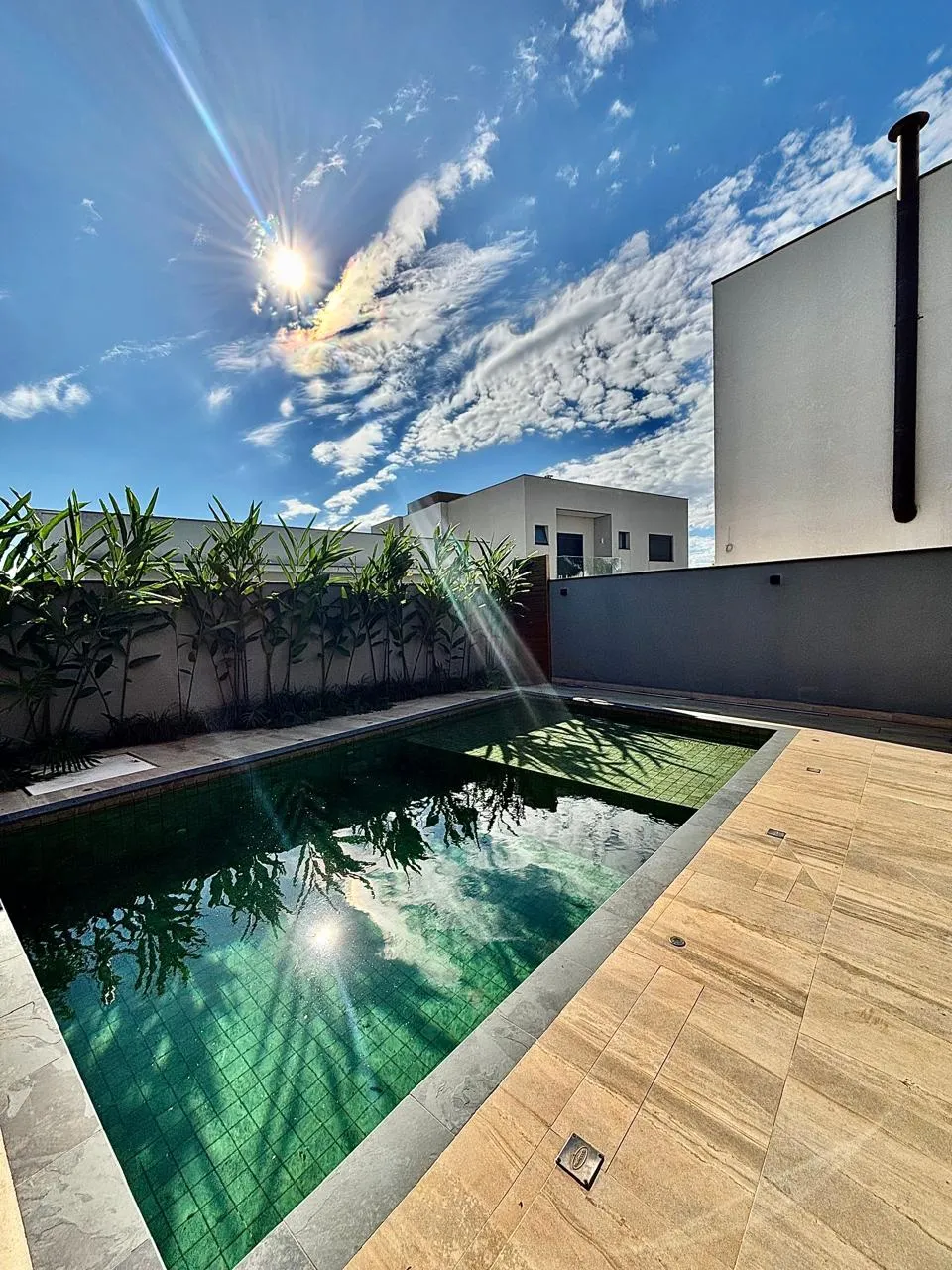 Sobrado à Venda com 4 suítes, móveis planejados e sala de home-theater, 342m² no Condomínio Alphaville Nova Esplanada 4 em Votorantim/SP