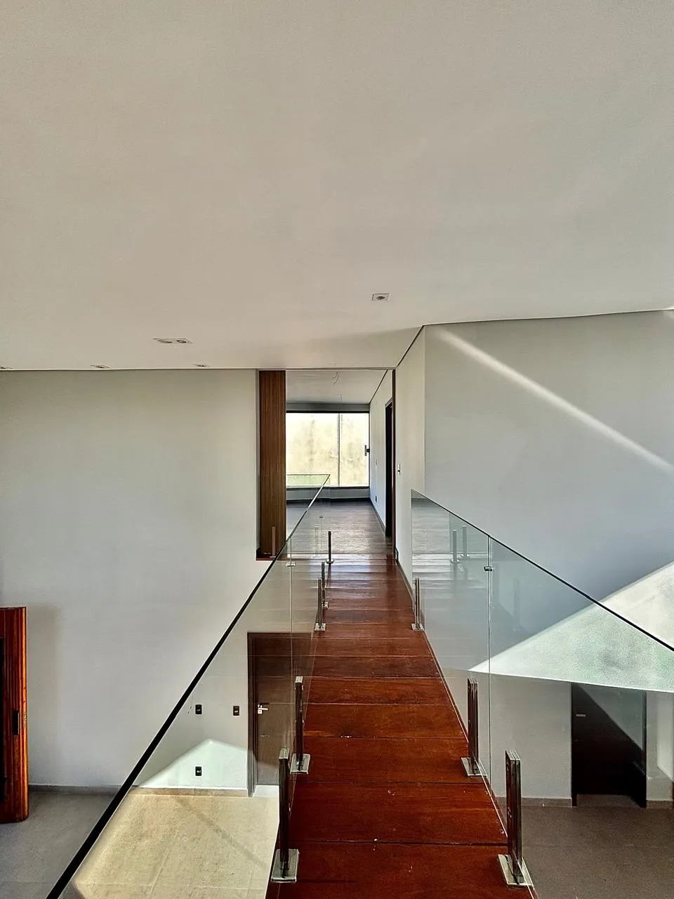 Sobrado à Venda com 4 suítes, móveis planejados e sala de home-theater, 342m² no Condomínio Alphaville Nova Esplanada 4 em Votorantim/SP