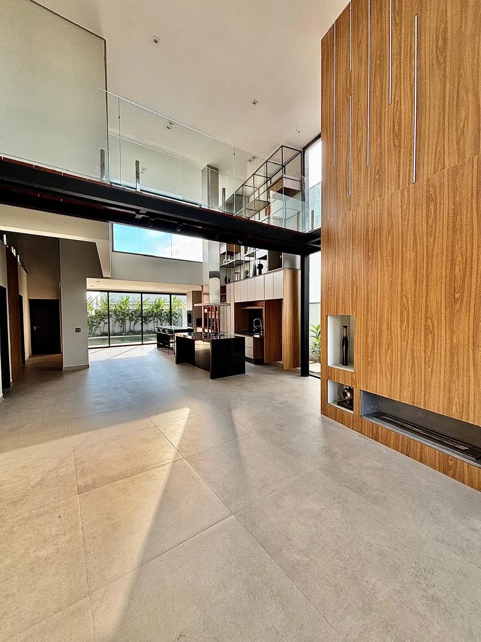 Sobrado à Venda com 4 suítes, móveis planejados e sala de home-theater, 342m² no Condomínio Alphaville Nova Esplanada 4 em Votorantim/SP