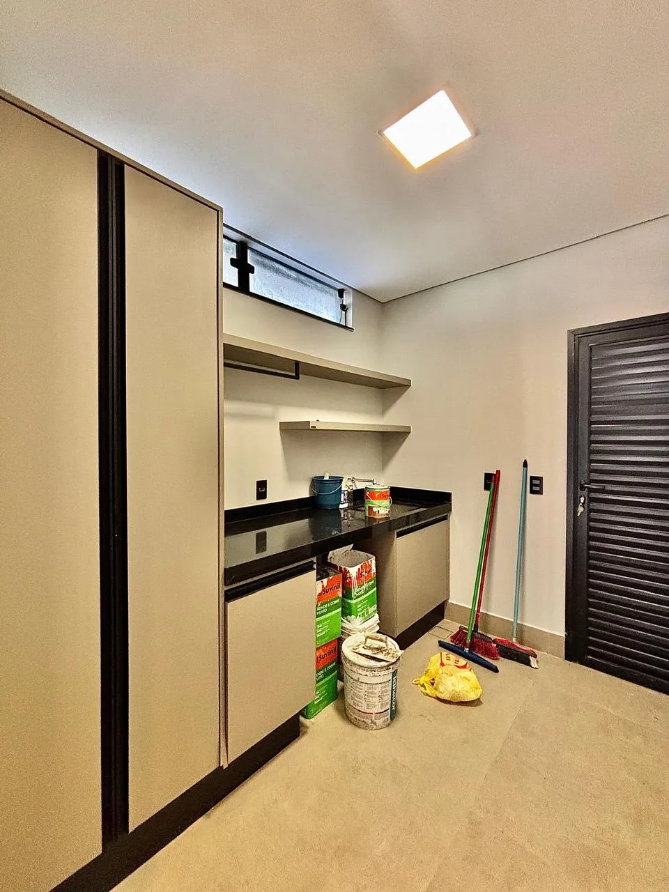 Sobrado à Venda com 4 suítes, móveis planejados e sala de home-theater, 342m² no Condomínio Alphaville Nova Esplanada 4 em Votorantim/SP
