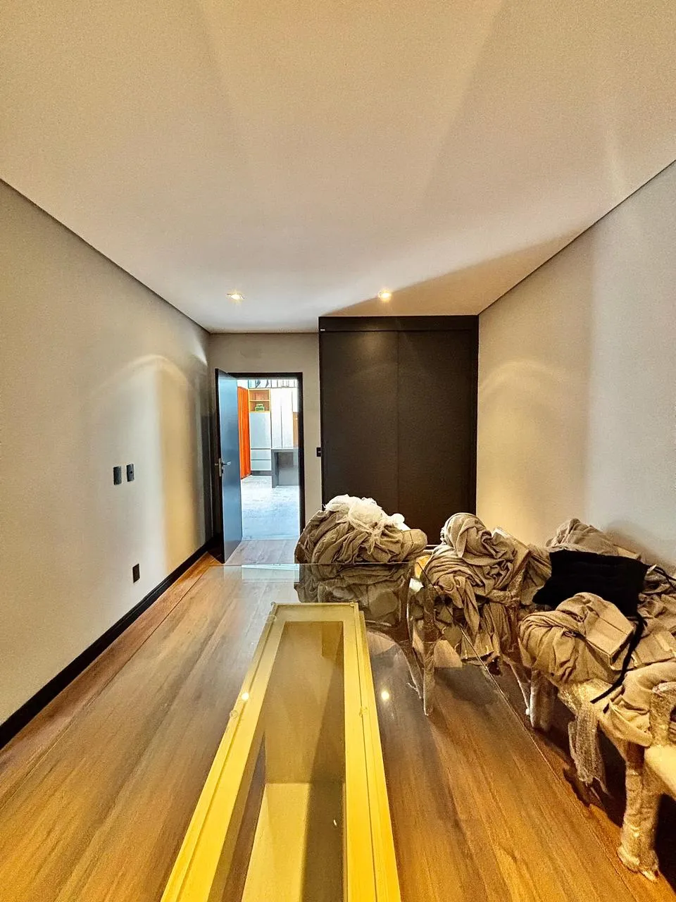 Sobrado à Venda com 4 suítes, móveis planejados e sala de home-theater, 342m² no Condomínio Alphaville Nova Esplanada 4 em Votorantim/SP