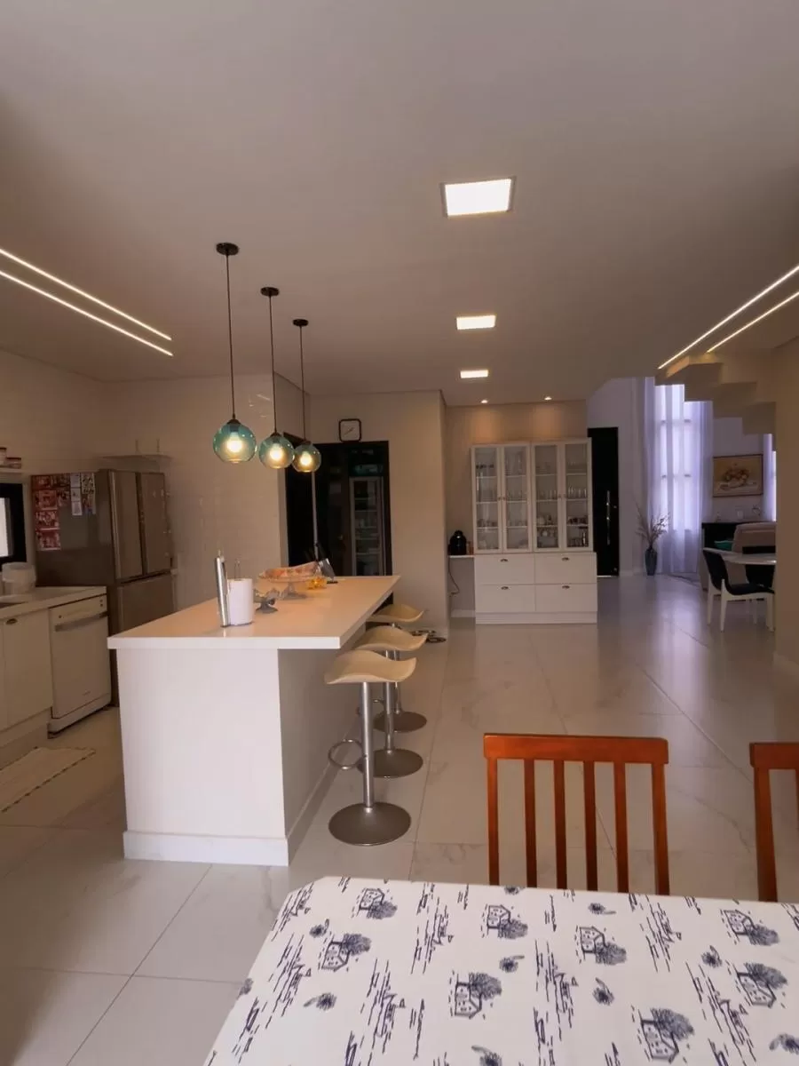 Casa à Venda com 4 suítes, piscina privativa e área gourmet com churrasqueira, 330m² no Condomínio Cyrela Landscape em Votorantim/SP